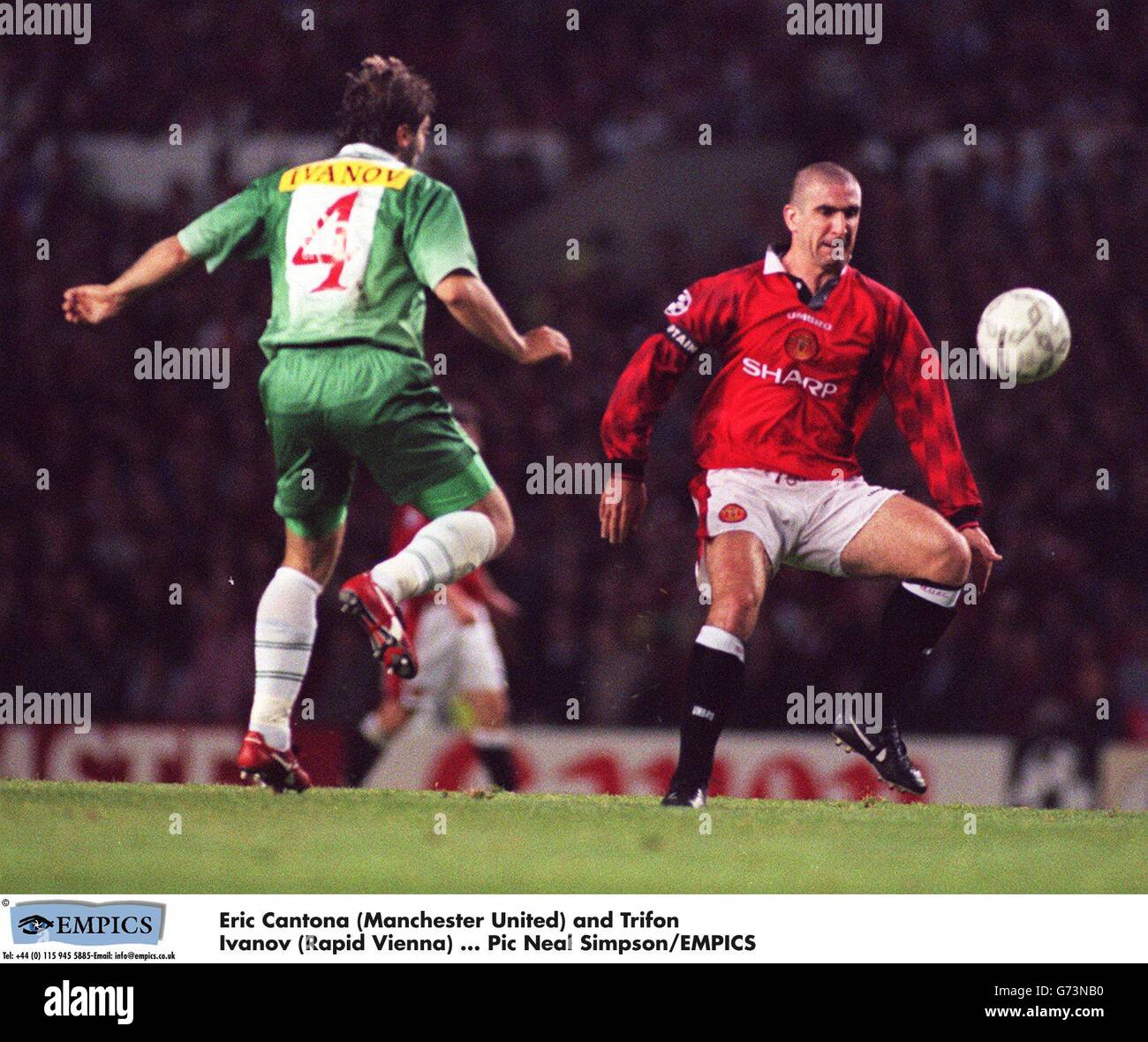 Eric Cantona (Manchester United) and Trifon Ivanov (Rapid Vienna) Stock Photo
