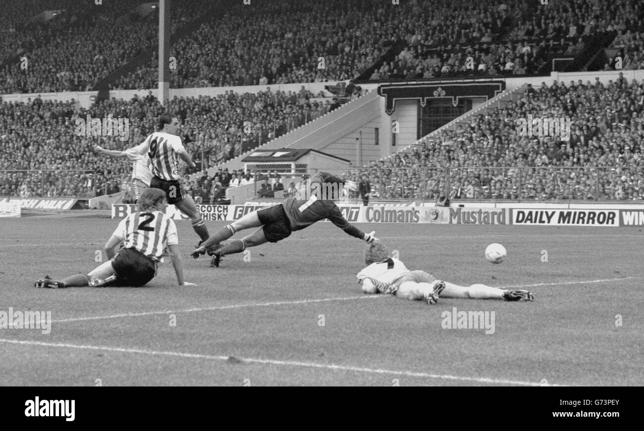 Milk Cup Final Stock Photo Alamy