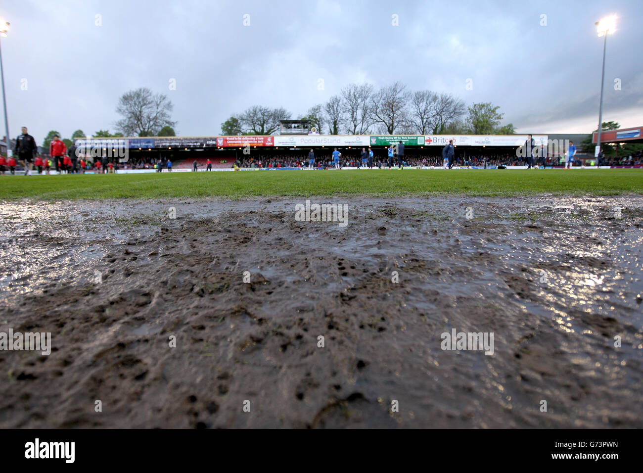 Soccer - Sky Bet League Two - Play-off Semi Final - First Leg - York City v Fleetwood - Bootham Crescent. A muddy pitch-side at Bootham Crescent after persistent rainfall Stock Photo