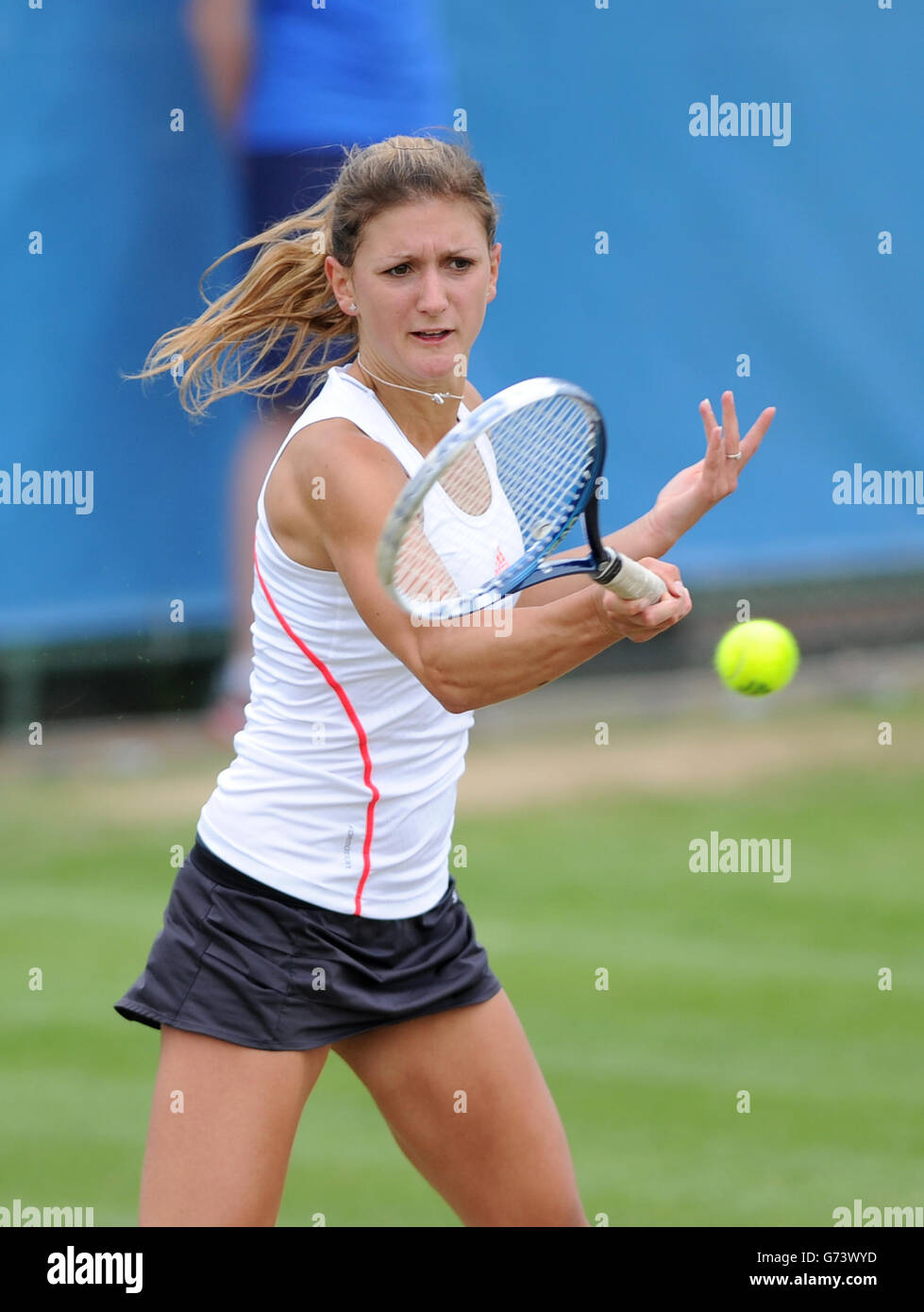 Great Britain's Jade Windley in action against Poland's Magda Linette during the AEGON Nottingham Challenge at The Nottingham Tennis Centre, Nottingham. Stock Photo