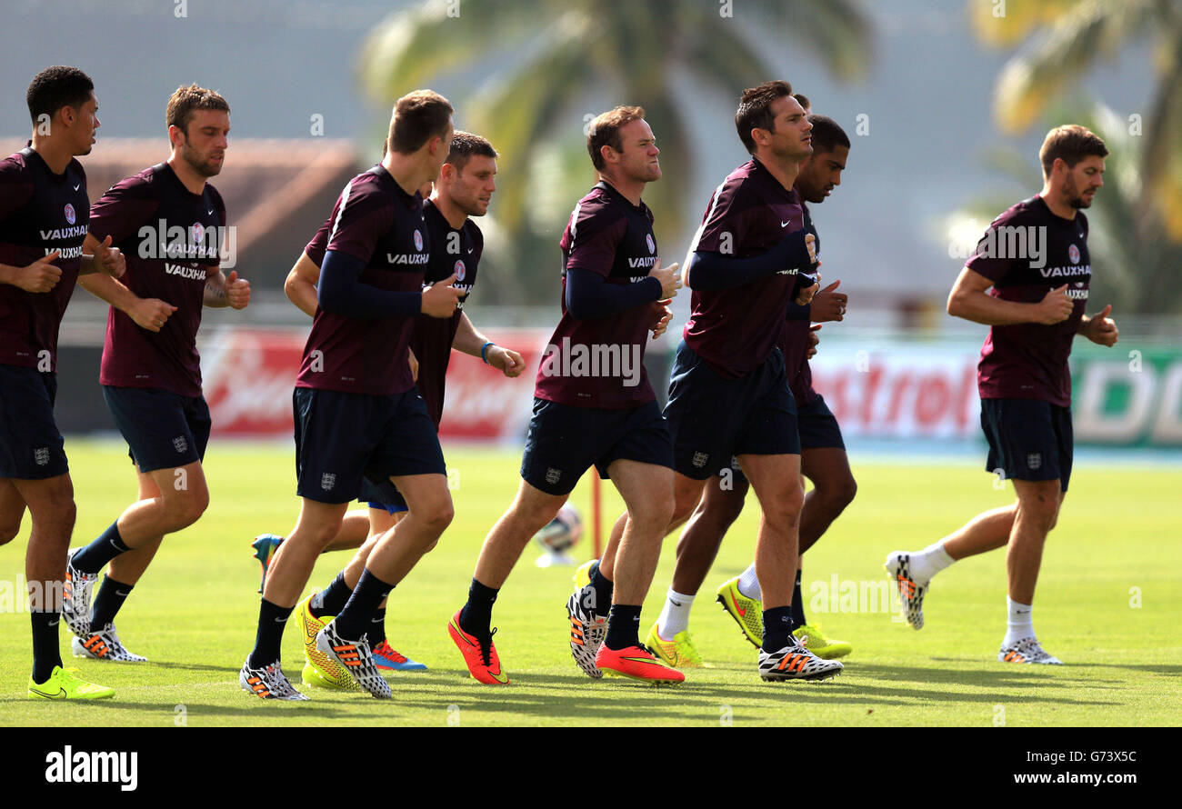 Soccer - FIFA World Cup 2014 - Group D - England v Italy - England Training and Press Conference - Urca Military Training Ground. England Wayne Rooney (centre) with his team mates during a training session at Urca Military Training Ground, Rio de Janeiro, Brazil. Stock Photo