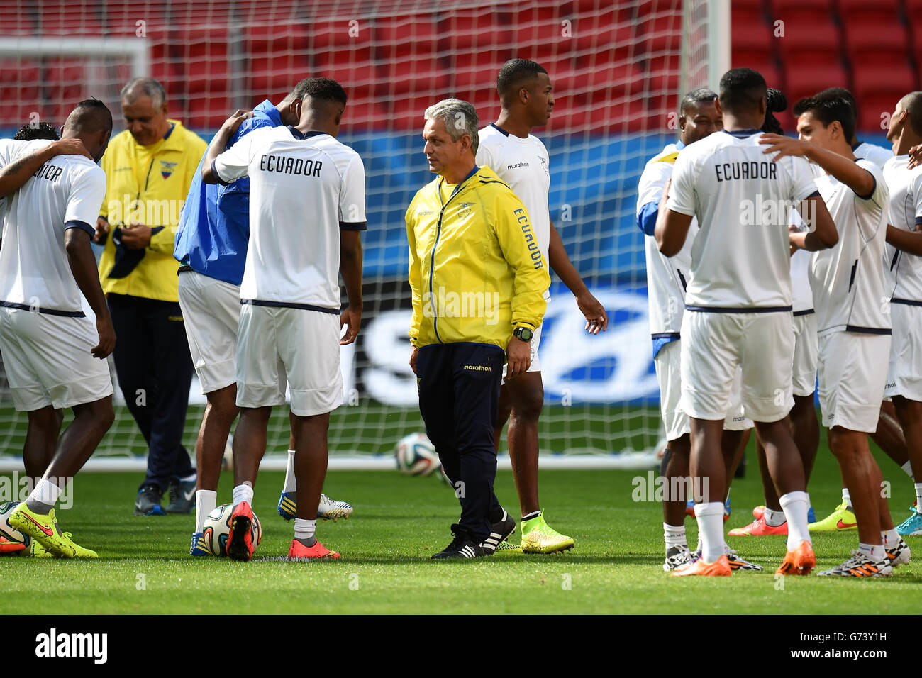 Ecuador coach Reinaldo Rueda with his players during training at the Estadio Nacional Brasilia Stock Photo