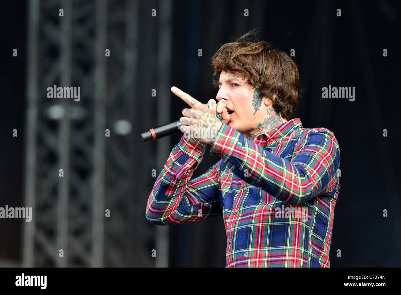 Miami Beach, FL, USA. 29th Oct, 2019. Oliver Sykes of Bring Me the Horizon  performs at