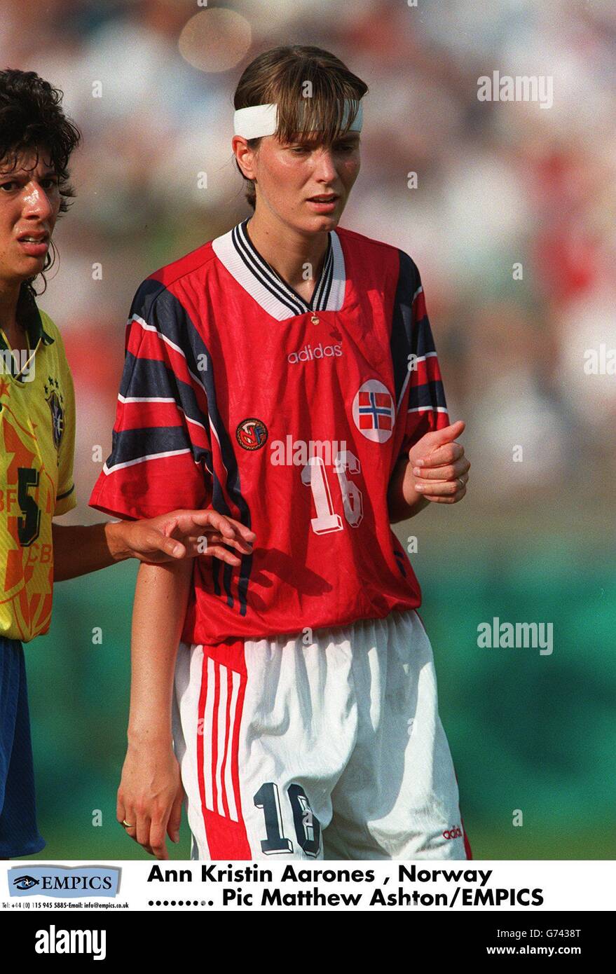 International Soccer Women - Atlanta 1996 - Womens Competition - Brazil v Norway Stock Photo