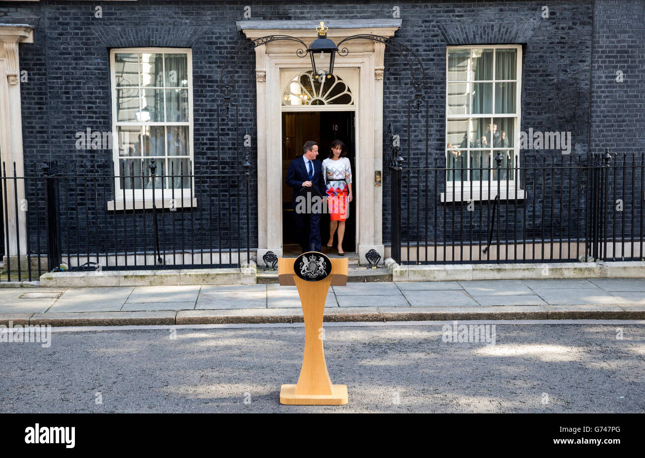 Prime Minister David Cameron with his wife Samantha, issues a statement offering his resignation after the Leave vote on the EU Stock Photo