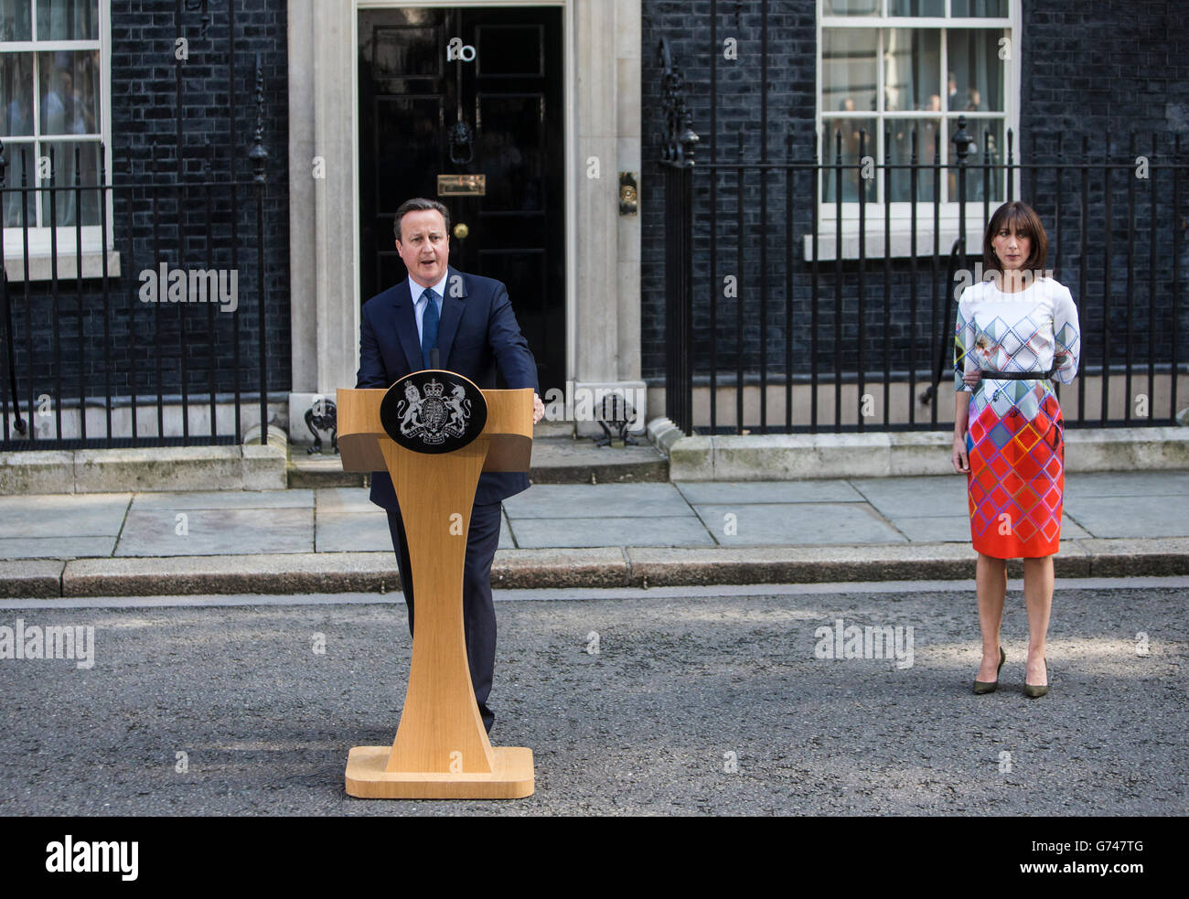 Prime Minister David Cameron with his wife Samantha, issues a statement offering his resignation after the Leave vote on the EU Stock Photo