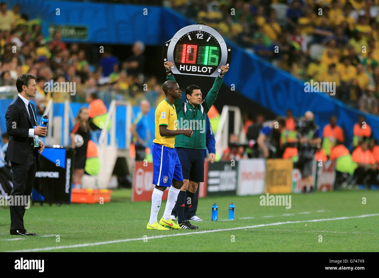 Soccer - FIFA World Cup 2014 - Group A - Brazil v Croatia - Arena Corinthians. Fourth Official Alireza Faghani (right) holds up the board as Brazil's Ramires prepares to come on as a substitute Stock Photo