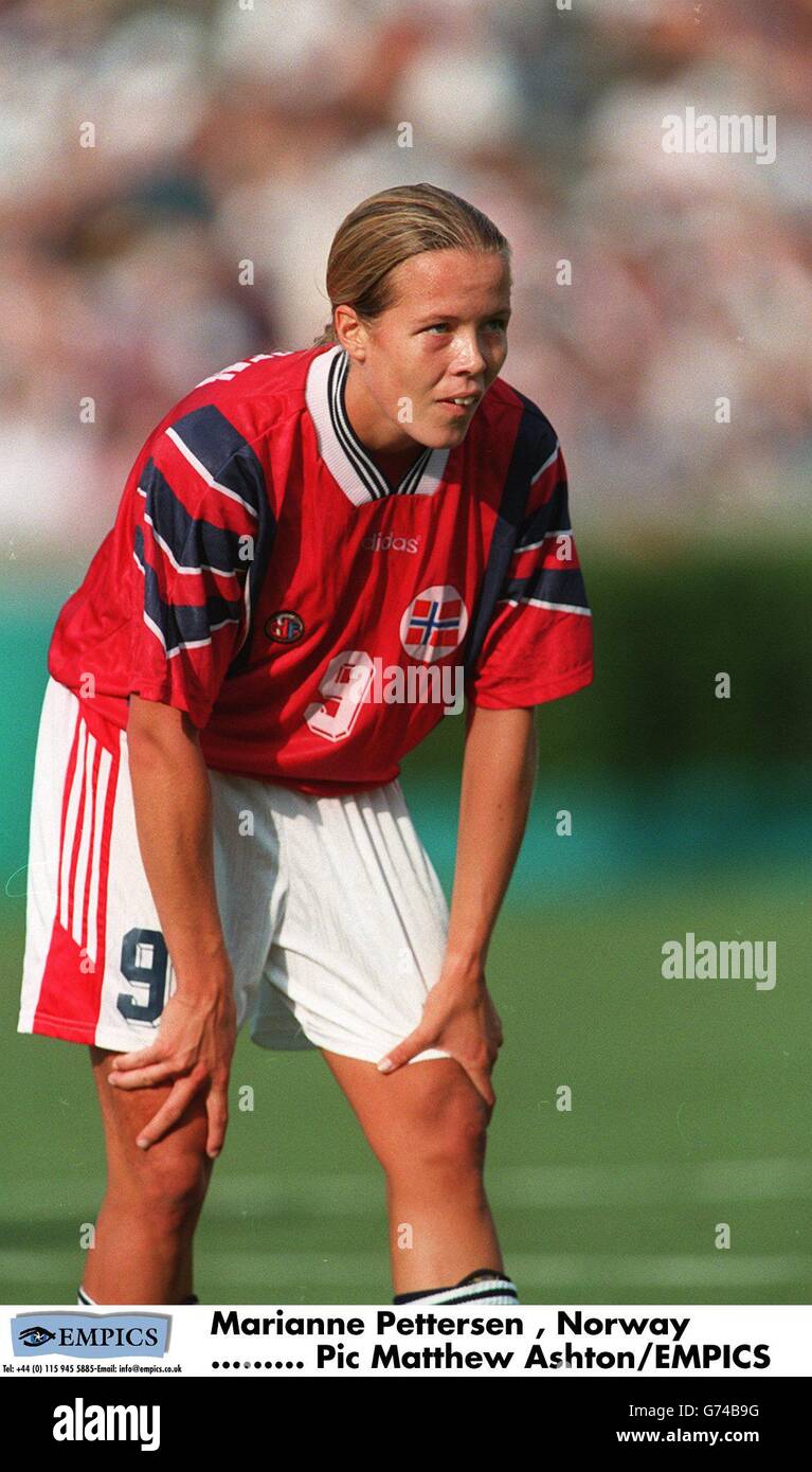 International Soccer Women - Atlanta 1996 - Womens Competition - Brazil v Norway Stock Photo