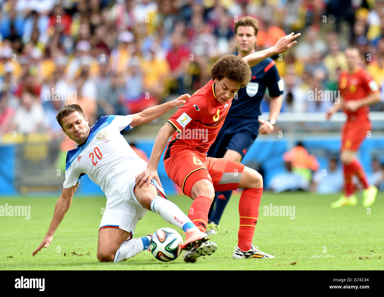 Soccer - FIFA World Cup 2014 - Group H - Belgium v Russia - Maracana. Belgium's Axel Witsel and Russia's Viktor Fayzulin battle for the ball Stock Photo