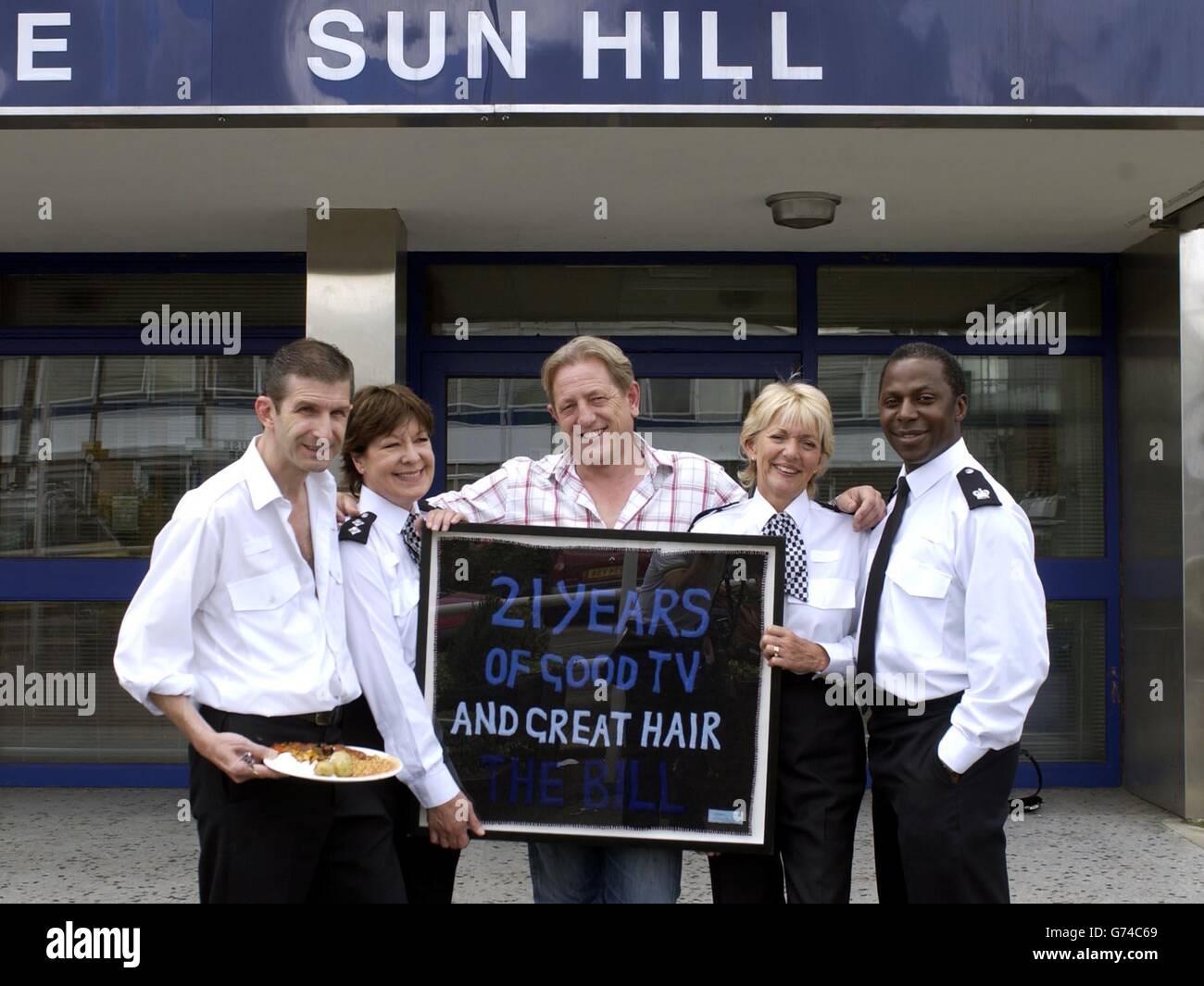 The Bill actors, from left to right; Jeff Stewart, Roberta Taylor, Mark Wingett, Trudie Goodwin and Cyril Nri pose with an artwork given to the ITV show by artist Tracey Emin to celebrate the police drama's 21st anniversary at their studio in south London. Stock Photo