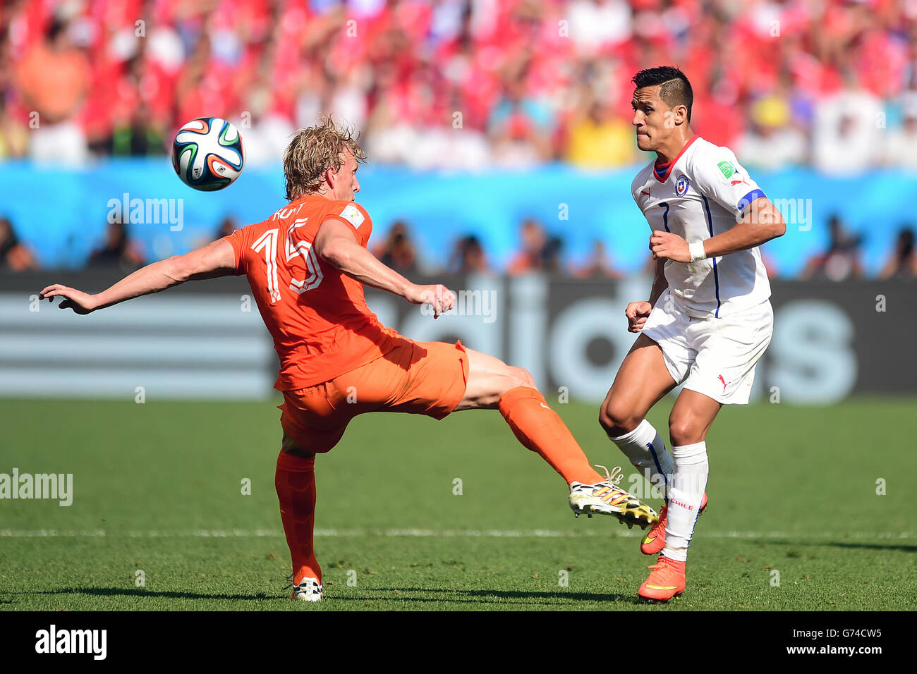 Netherlands' Dirk Kuyt battles for the ball with Chile's Alexis Sanchez Stock Photo