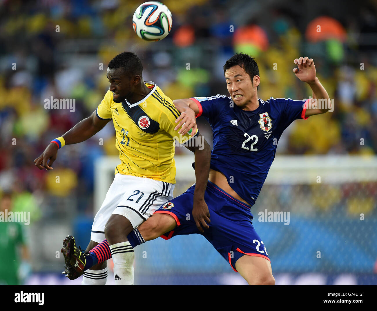 Colombia's Jackson Martinez battles for the ball with Japan's Maya Yoshida Stock Photo