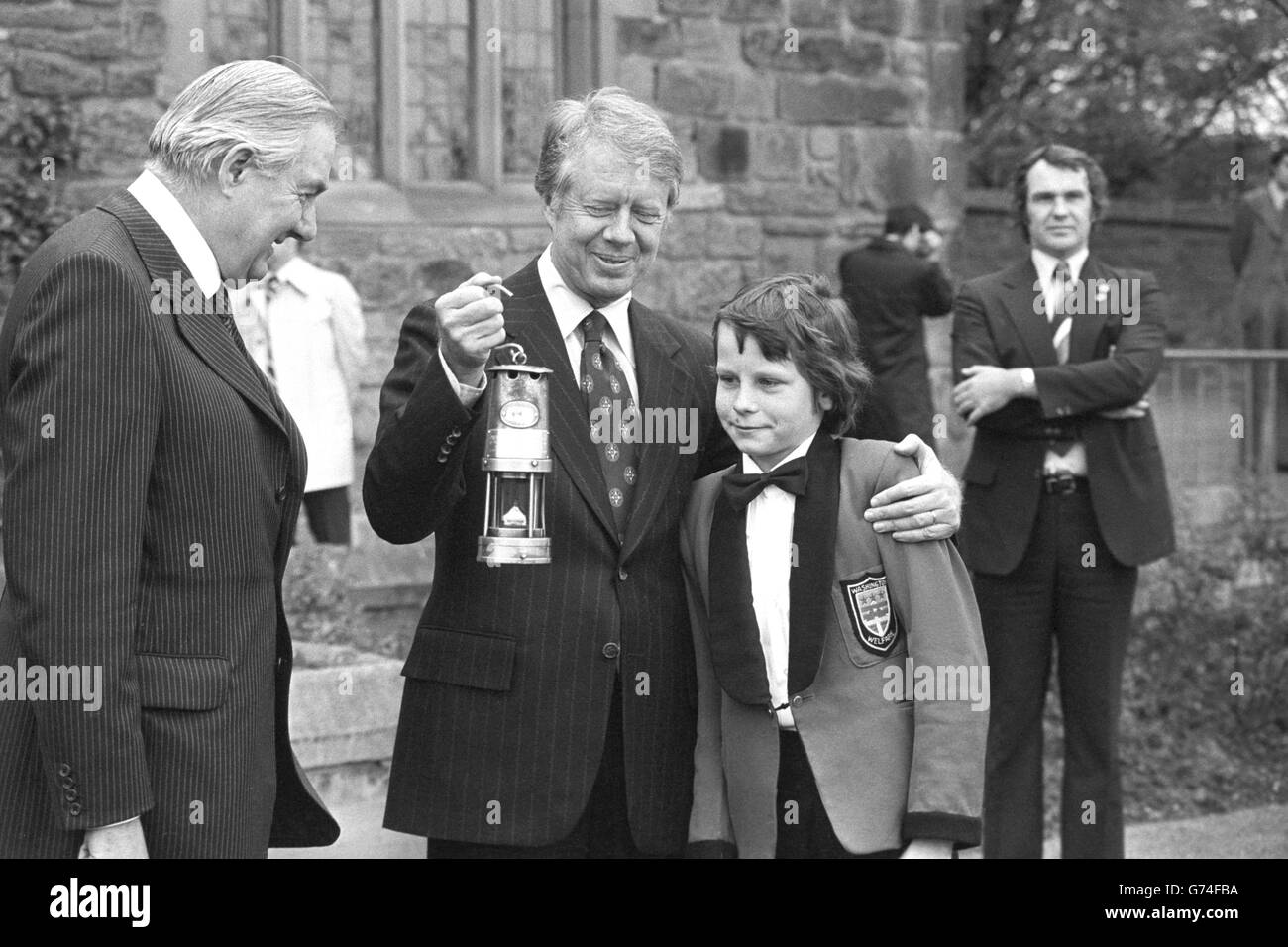 Ian McEree, 12, presents an old miner's lamp to US President Jimmy Carter on behalf of Washington village. He received an oil painting of Mount Vernon in return. The President was on a visit to Washington Old Hall, home of the forefathers of America's first president George Washington. Stock Photo