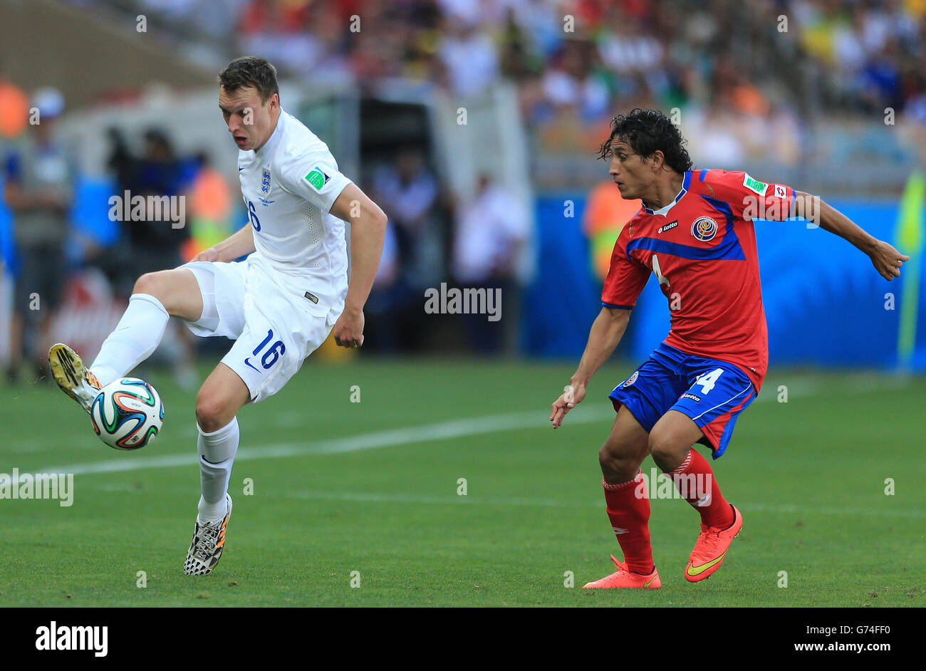 England's Phil Jones (left) and Costa Rica's Randall Brenes battle for the ball Stock Photo