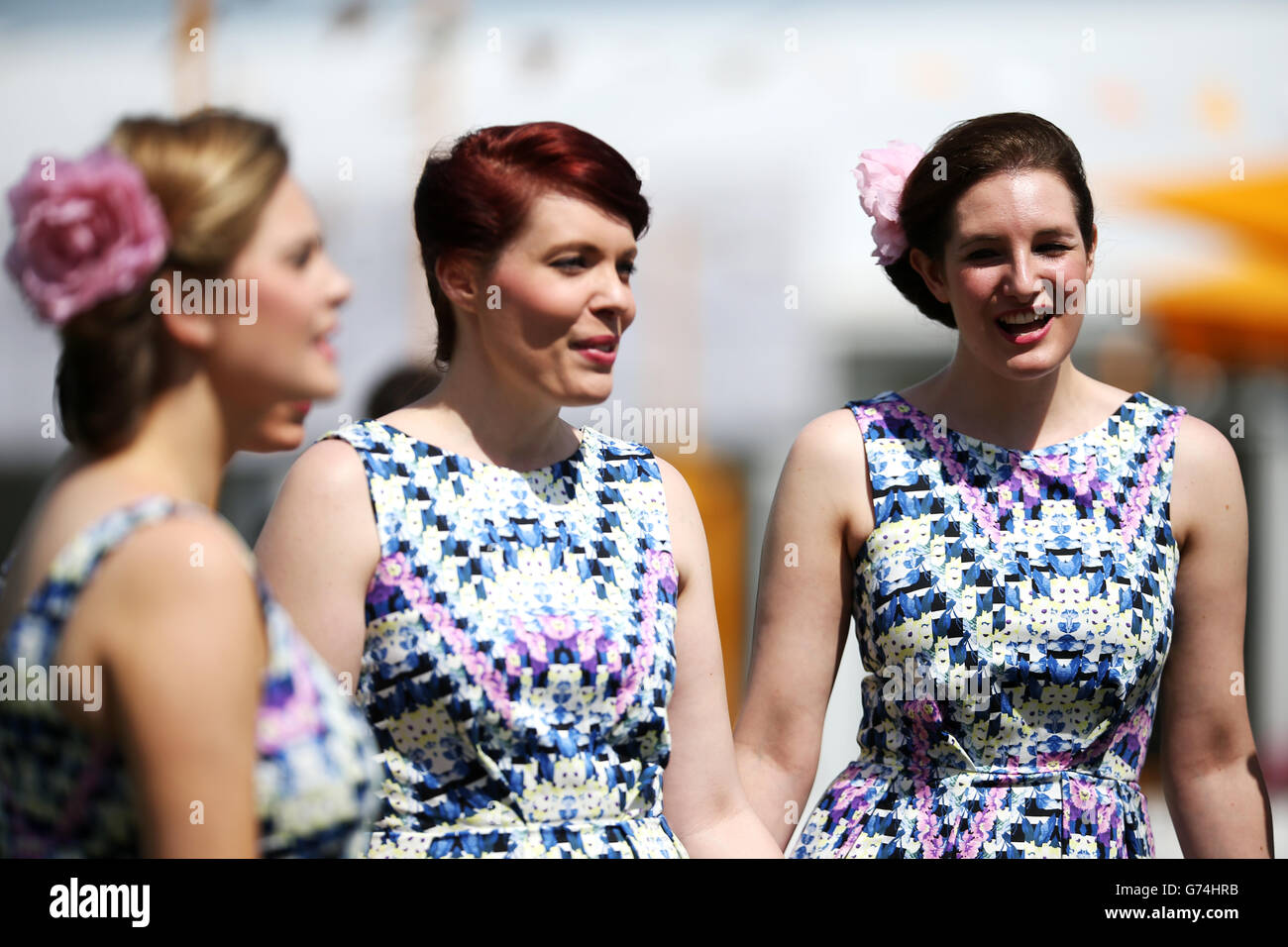 Horse Racing - Investec Ladies Day 2014 - Epsom Downs Racecourse. Singers entertain the crowds on Ladies Day at Epsom Downs Racecourse Stock Photo