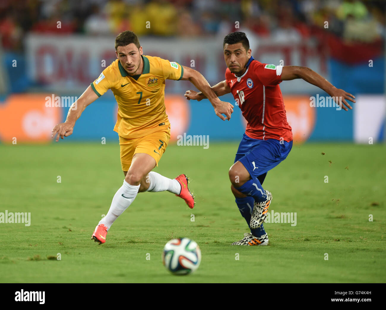 Australia's Mathew Leckie (left) battles for the ball with Chile's Gonzalo Jara Stock Photo