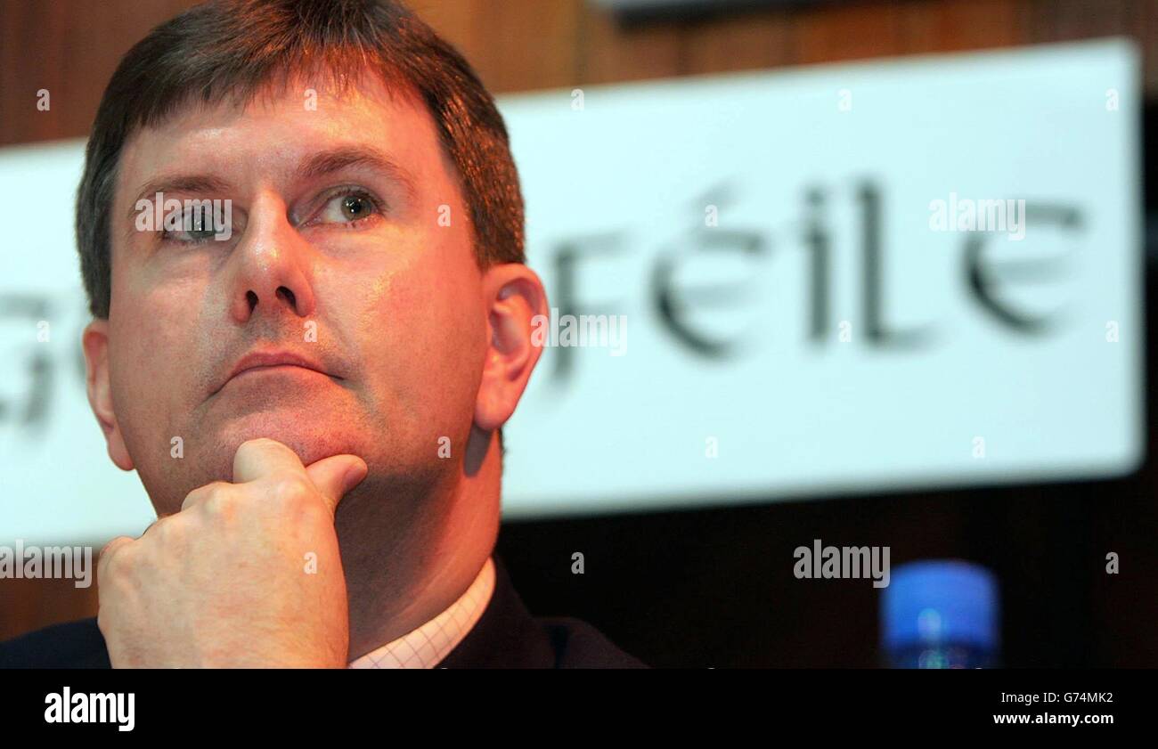 Democratic Unionist Party member Jeffrey Donaldson fields questions during a Talkback session in St Louise's Comprehensive School on the Falls road in Belfast. Donaldson was on a panel with Sinn Fein MEP Mary Lou McDonald, George Galloway and Eamon Dunphy. Stock Photo