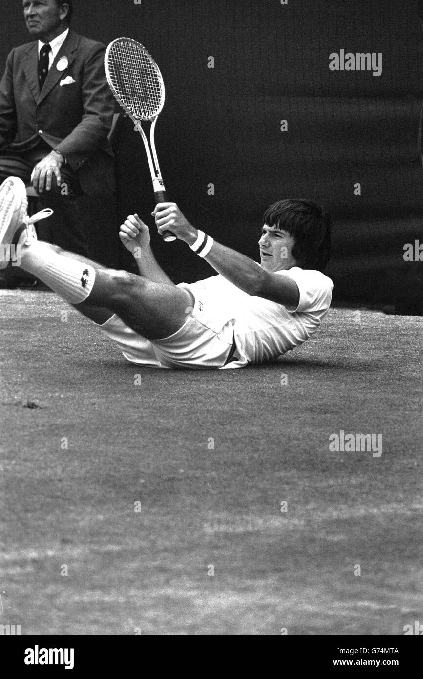 Tennis - Wimbledon - Men's Singles Final - Jimmy Connors v Arthur Ashe - Centre Court Stock Photo