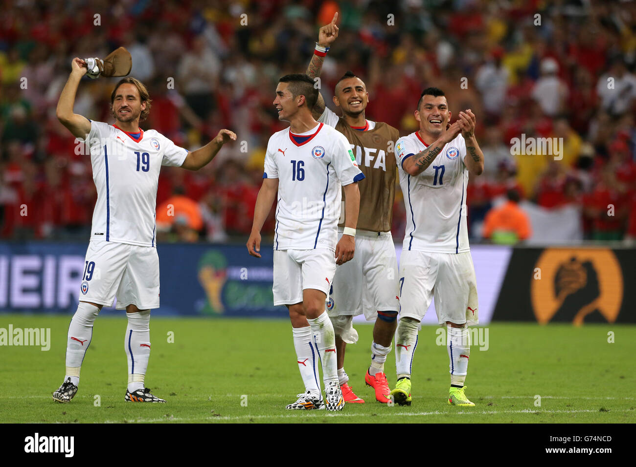 Soccer - FIFA World Cup 2014 - Group B - Spain v Chile - Maracana. Chile's Jose Fuenzalida, Felipe Gutierrez, Arturo Vidal and Gary Medel (left to right) celebrate victory after the final whistle Stock Photo