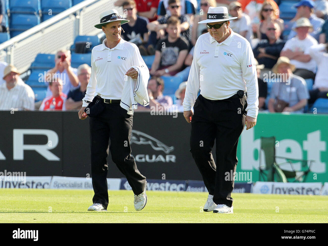 Umpire's Billy Bowden (left) walks off with an object that was thrown from the crowd, alongside Steve Davis on day one of the second Investec Test match at Headingley, Leeds. Stock Photo