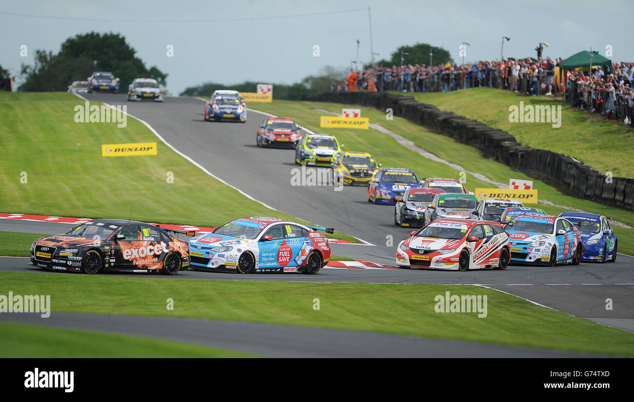 Motor Racing Dunlop MSA British Touring Car Championship Oulton