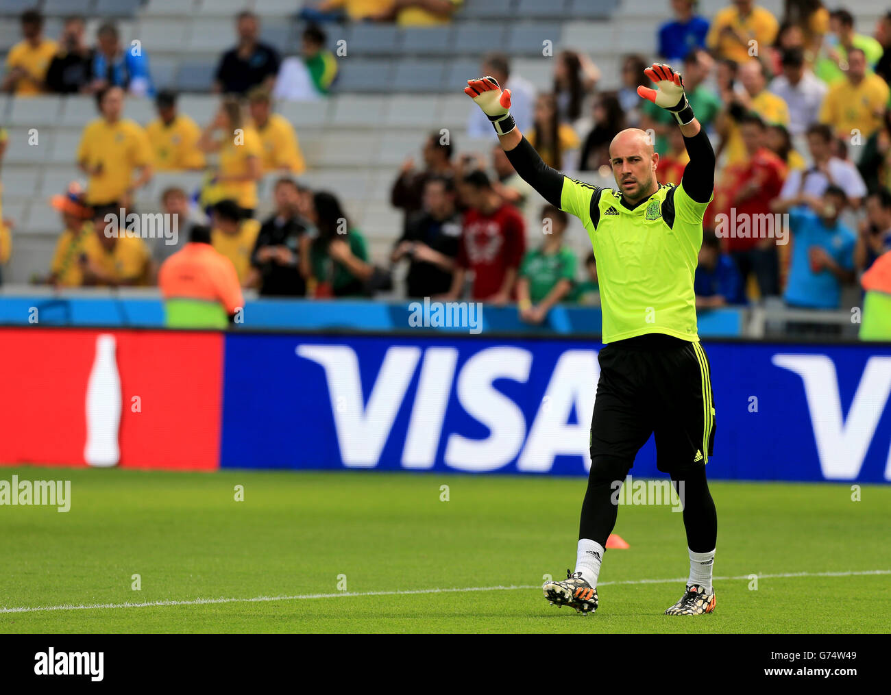 Soccer - FIFA World Cup 2014 - Group B - Australia v Spain - Arena da Baixada. Spain's Pepe Reina during warm-up Stock Photo