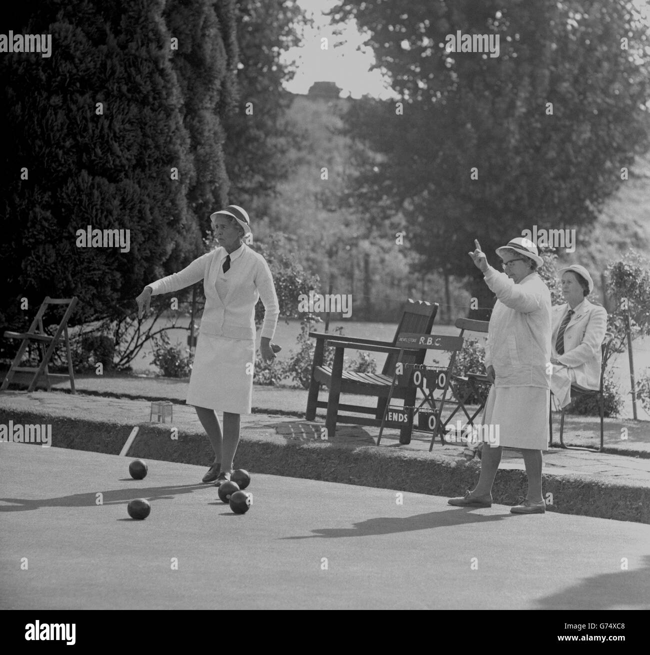 (l-r) Mrs E. Bryant, of Bournemouth, skip of the Hampshire four, and Mrs E. Routledge (Silloth Club), the Cumberland skip, at Wimbledon Park, London, during the final of the Rink Championship in the English Women's Bowling Association's Amateur National Championships. Mrs Bryant's nephew, David Bryant, is the world singles bowls champion. Stock Photo