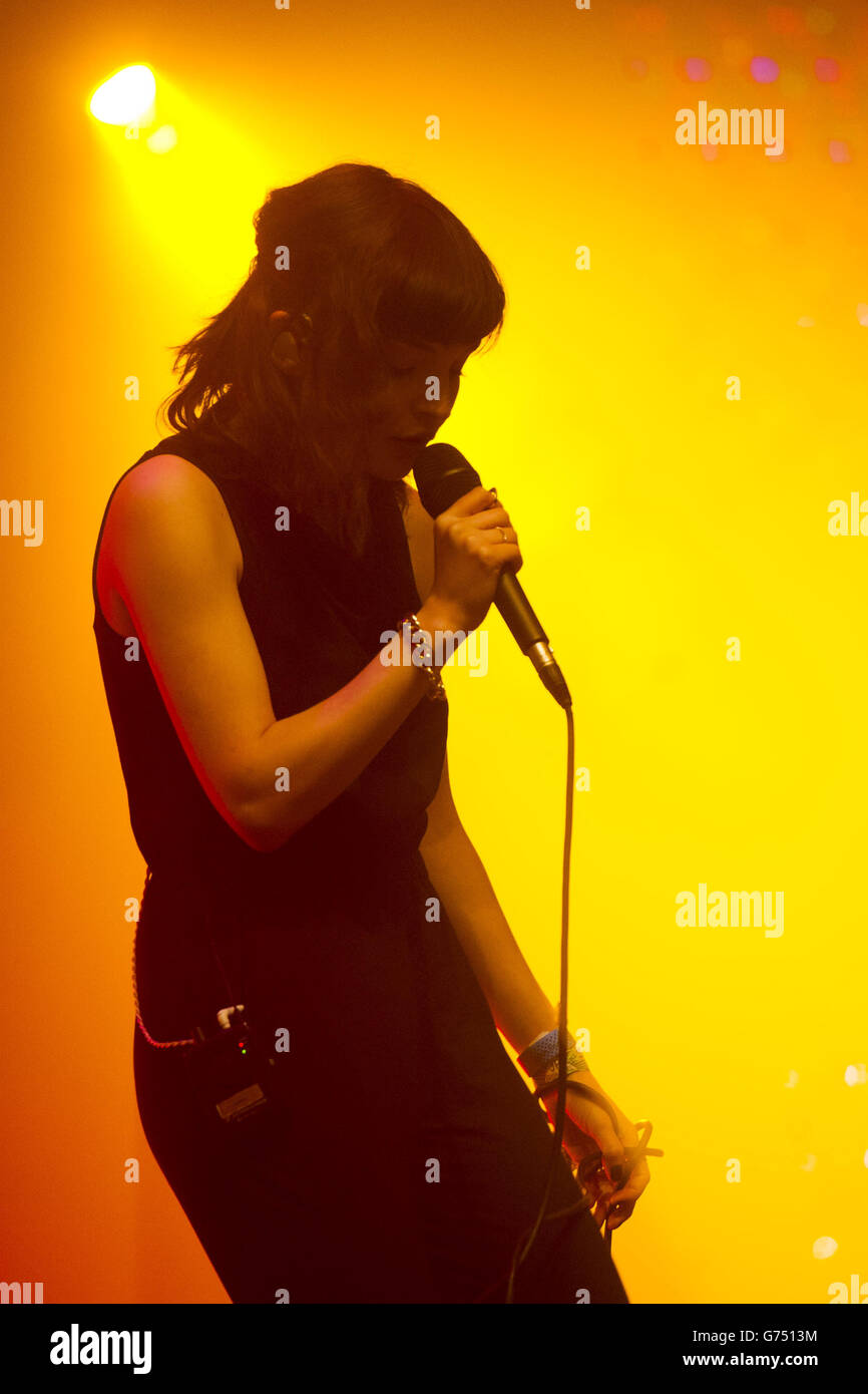 Lauren Mayberry Of Chvrches Performing At The Glastonbury Festival At Worthy Farm In Somerset Stock Photo Alamy