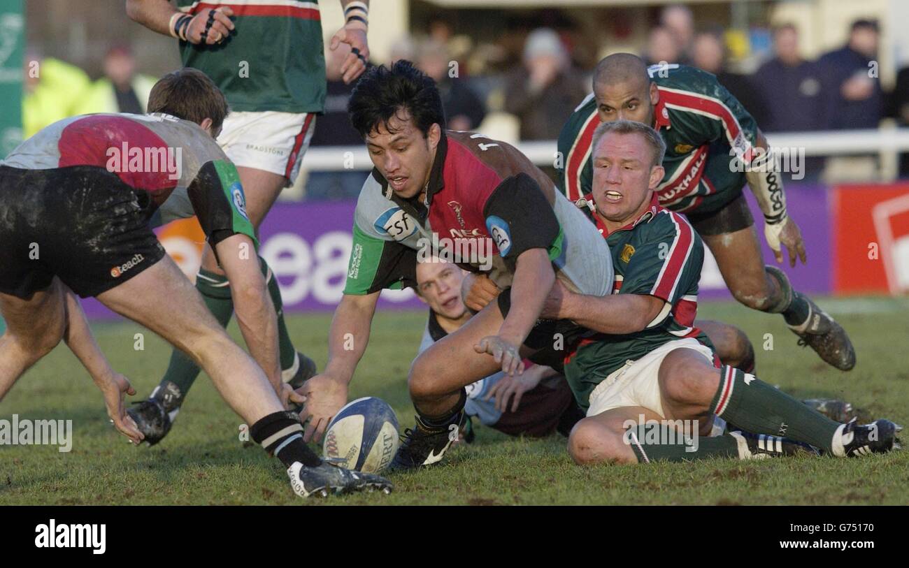 Harlequins' Tu Tamarua (centre) is brought down by Leicester Tigers' Neil Back during the Quins 22-20 Powergen Cup quarter-final win at the Stoop Memorial Ground, Richmond, Surrey, Saturday 19 January, 2002. Stock Photo