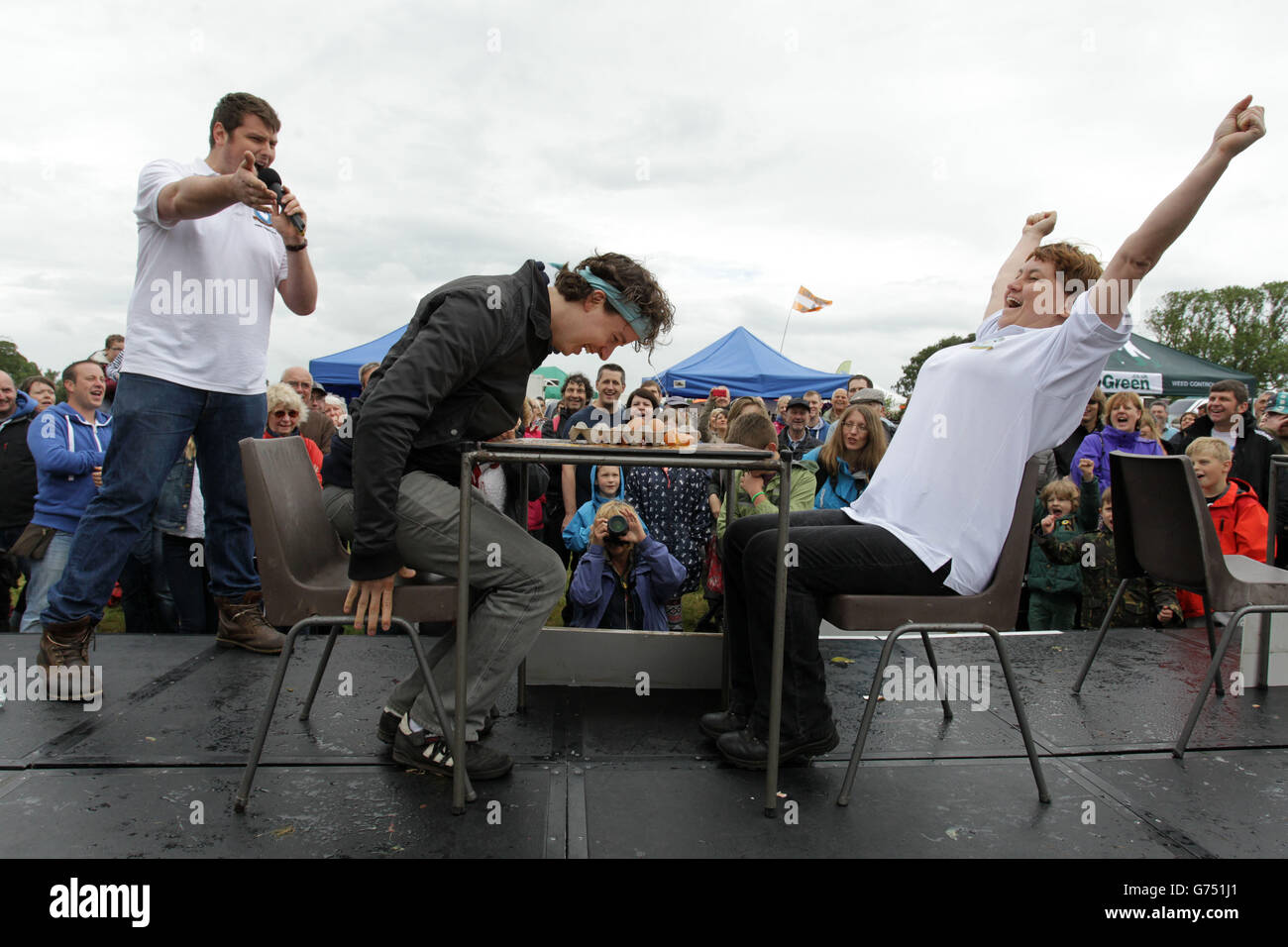 World Egg Throwing Championships Stock Photo Alamy