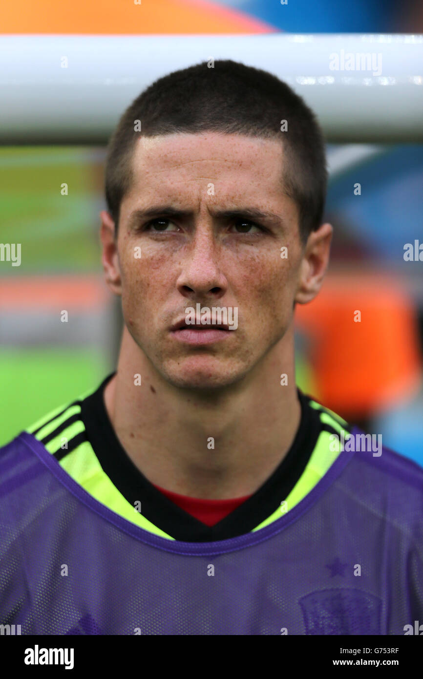 Soccer - FIFA World Cup 2014 - Group B - Spain v Chile - Maracana. Spain substitute Fernando Torres before the game Stock Photo