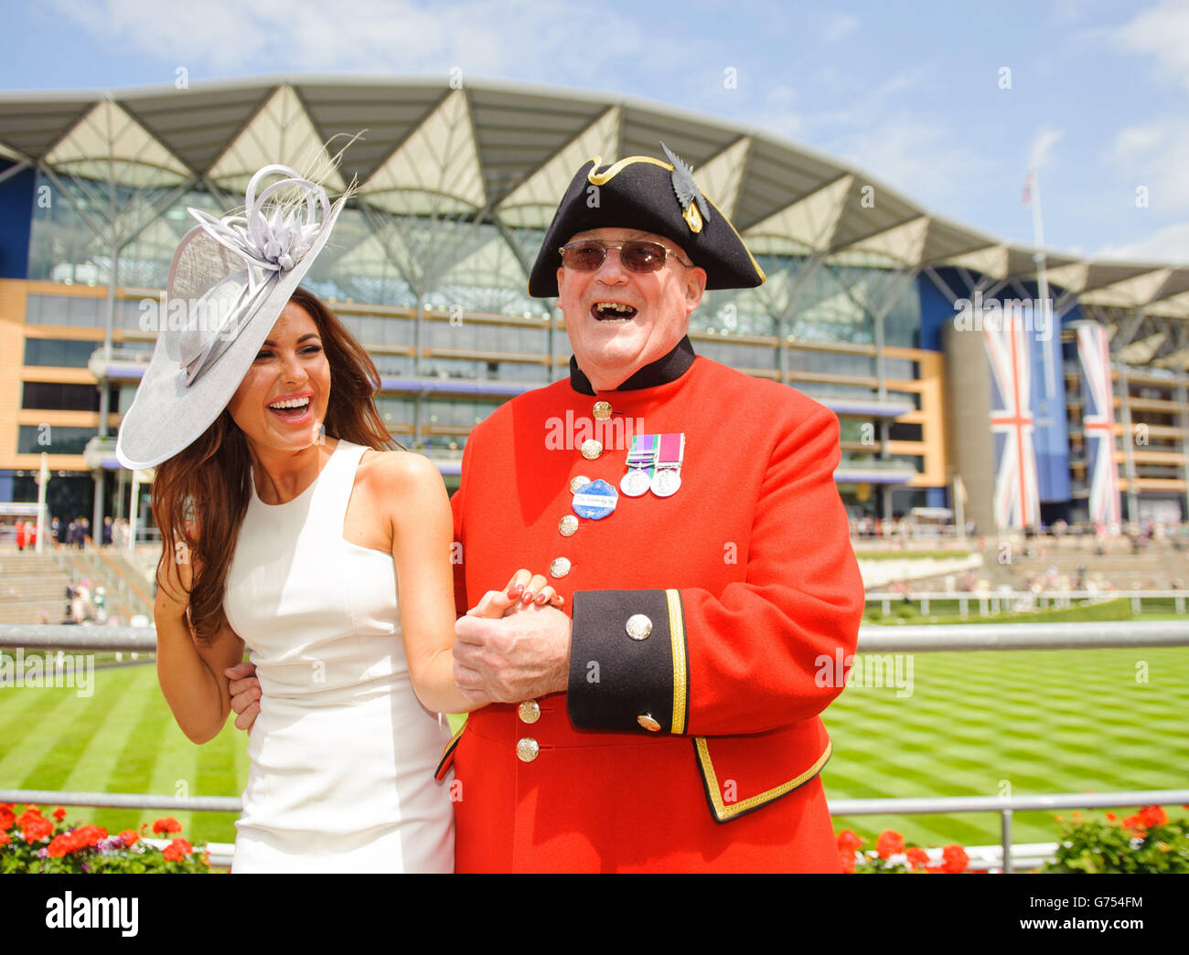 Racegoer Jade Katy and Chelsea Pensioner Jim Wimbridge during Day Four of the 2014 Royal Ascot Meeting at Ascot Racecourse, Berkshire. Stock Photo