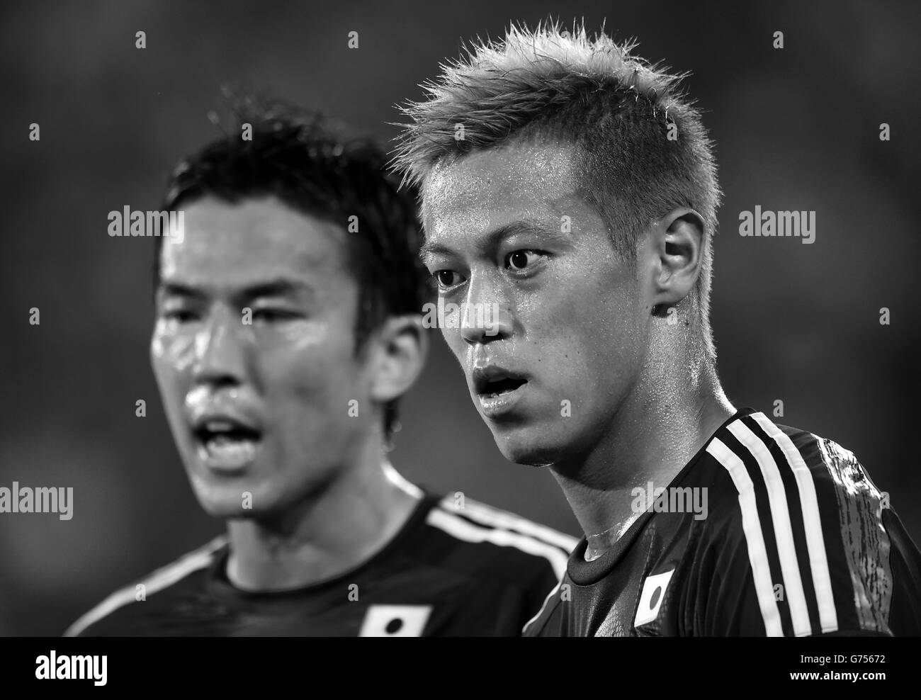 Soccer - FIFA World Cup 2014 - Group C - Japan v Greece - Estadio das Dunas. Japan's Makoto Hasebe (left) and Keisuke Honda (right) Stock Photo