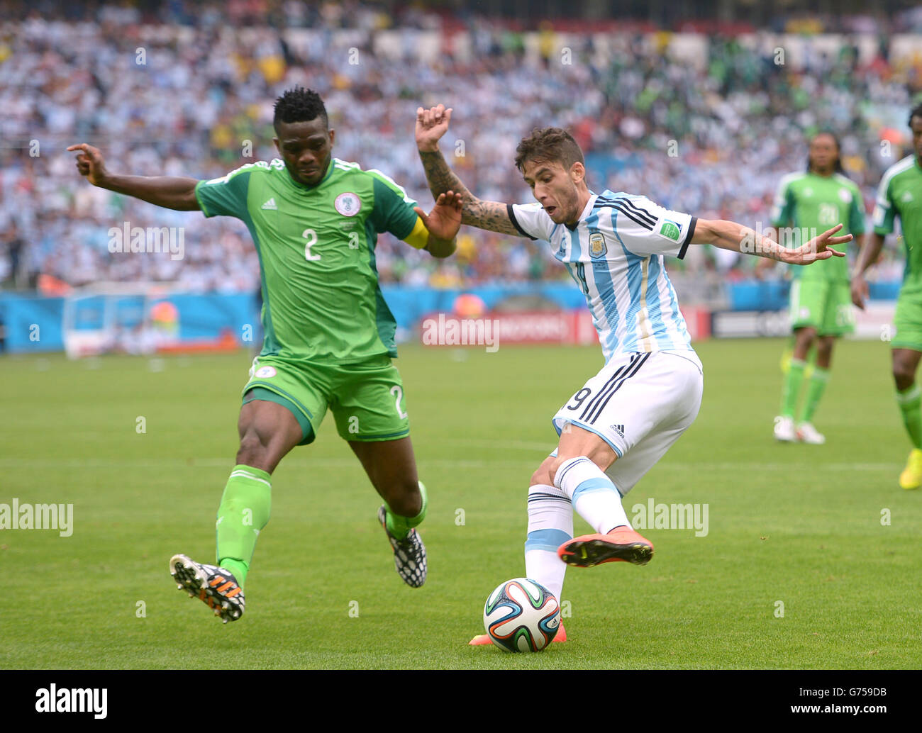 Soccer - FIFA World Cup 2014 - Group F - Nigeria v Argentina - Estadio Beira-Rio. Nigeria's Joseph Yobo (left) and Argentina's Ricardo Alvarez battle for the ball Stock Photo
