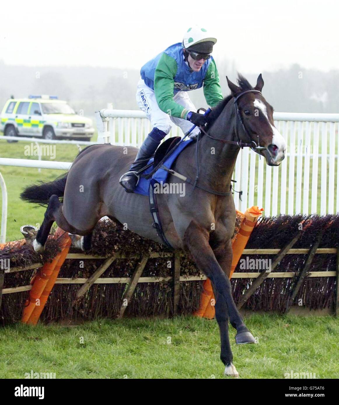 Tony Coyle Racing Horseracing jumping tony mccoy tony hi-res stock photography and images ...