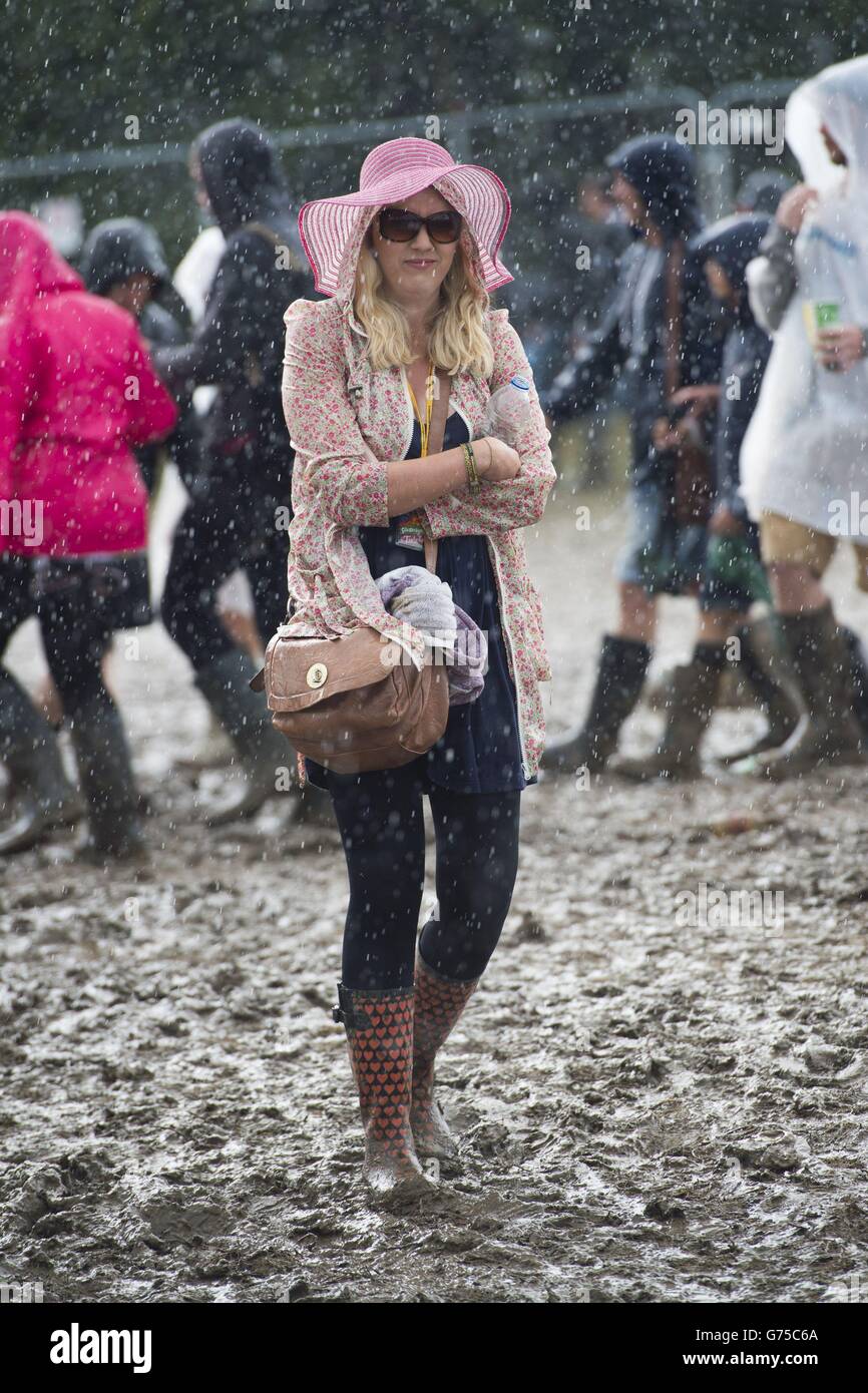 Glastonbury festival mud rain hi-res stock photography and images - Alamy