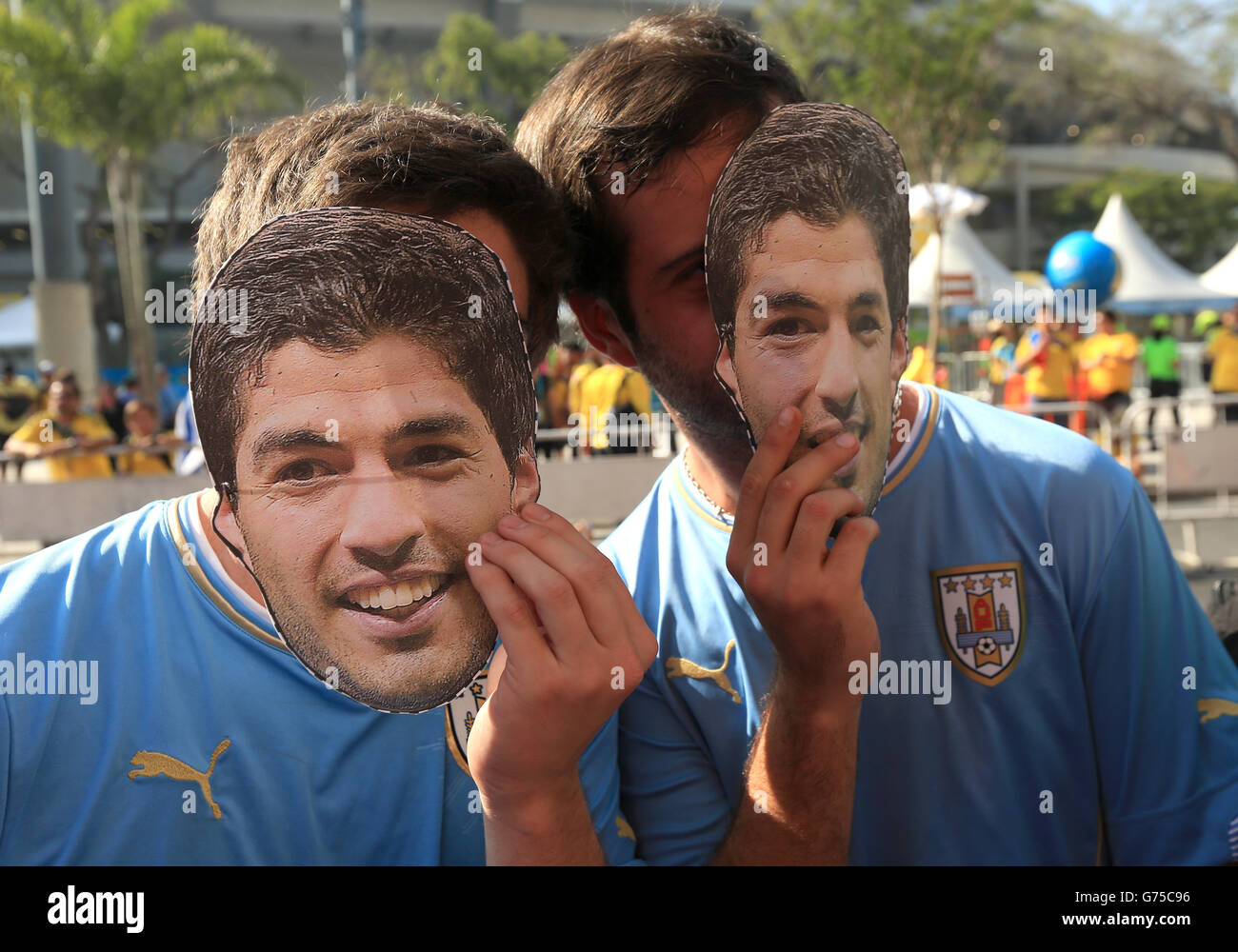 Uruguay fans show their support for Luis Suarez outside the ground before the FIFA World Cup, Round of 16 match at the Estadio do Maracana, Rio de Janeiro, Brazil. PRESS ASSOCIATION Photo. Picture date: Saturday June 28, 2014. Photo credit should read: Mike Egerton/PA Wire. RESTRICTIONS: Editorial use only. No commercial use. No use with any unofficial 3rd party logos. No manipulation of images. No video emulation Stock Photo