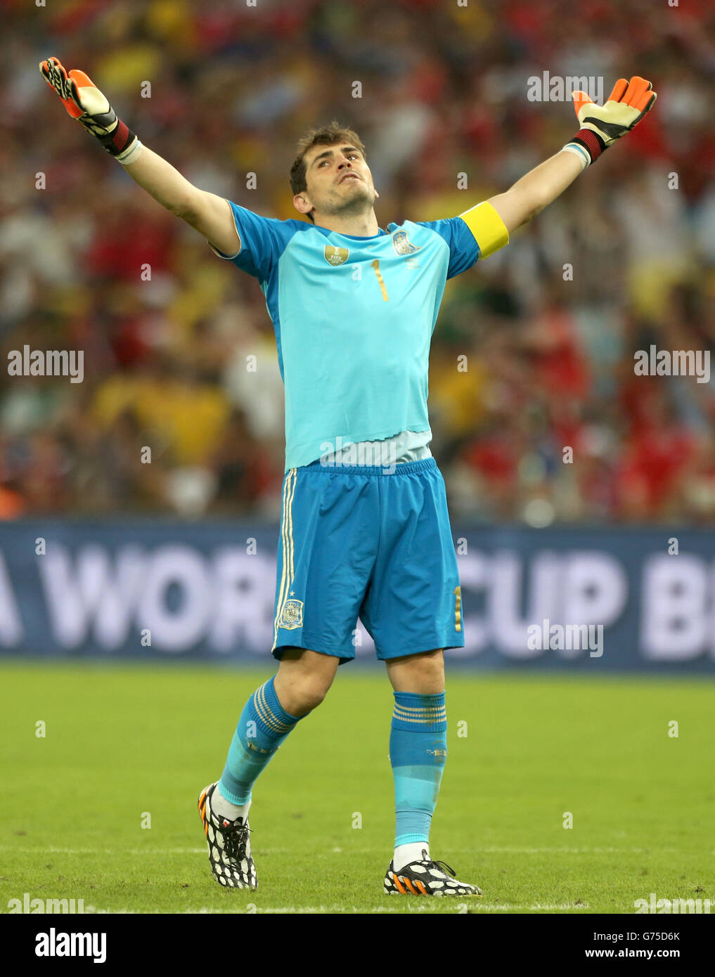 Soccer - FIFA World Cup 2014 - Group B - Spain v Chile - Maracana. Spain goalkeeper Iker Casillas Stock Photo