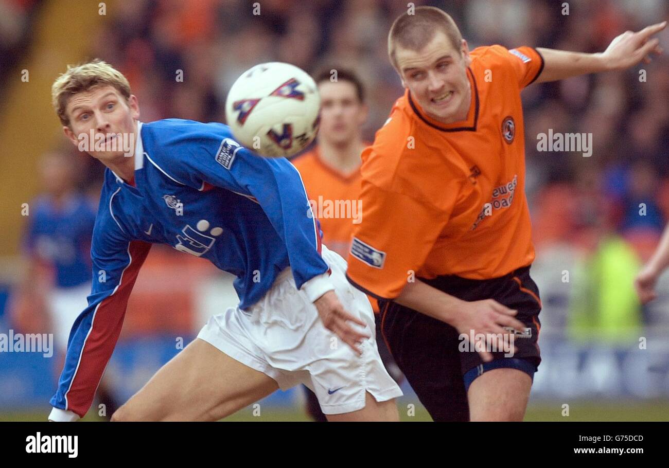 Rangers' Tore Andre Flo (left) and Dundee Utd's Danny Griffin fight for the ball during Rangers' 1-0 victory in the Dundee United v Rangers Bank of Scotland Scottish Premiership match at Dundee's Tannadice Park ground in Dundee. Stock Photo