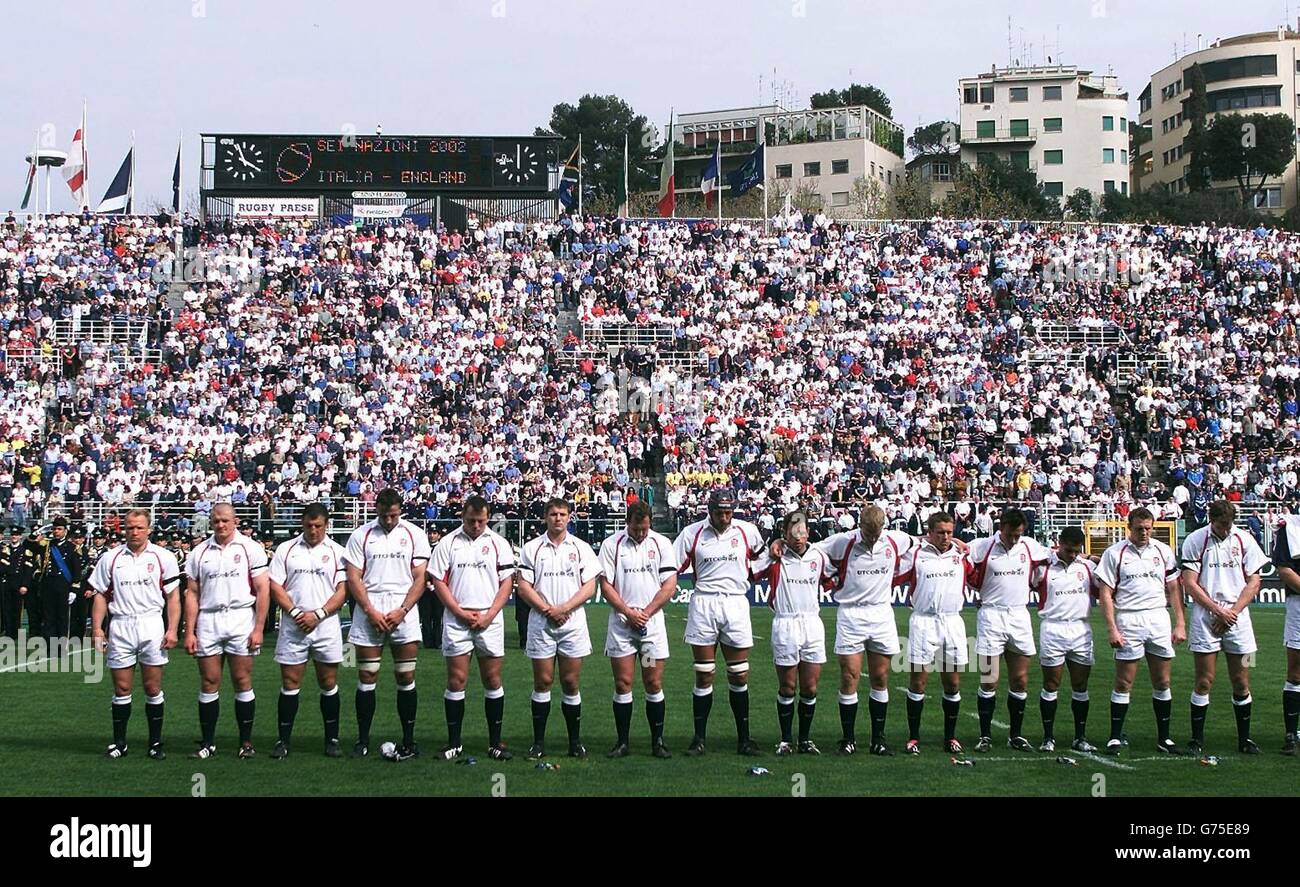 The England team observe a minute's silence in memory of the Queen Mother before thier 45-9 victory over Italy during the final match in the Lloyds TSB Six Nations Rugby Tournament at the Stadio Flamino in Rome. England defeated Italy 45-9. Stock Photo