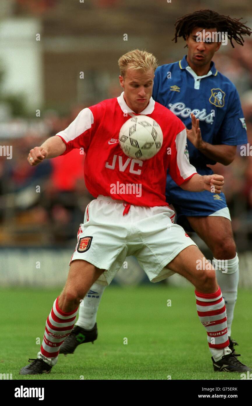 Photo Vintage 1990s – Ruud Gullit Et Dennis Bergkamp En Action (FA Cup)