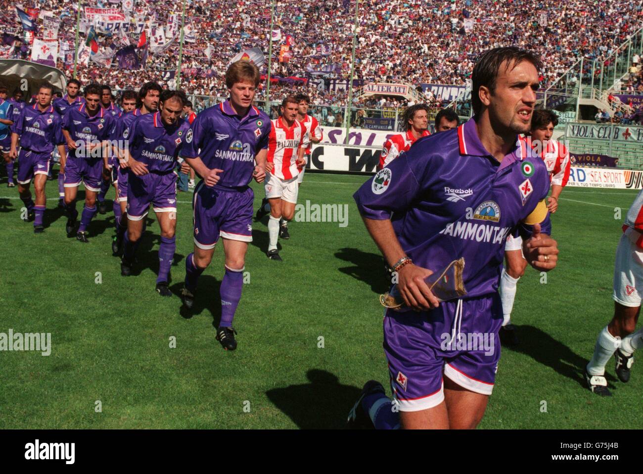 Soccer - Fiorentina v Vicenza. Gabriel Batistuta leads out Fiorentina Stock Photo