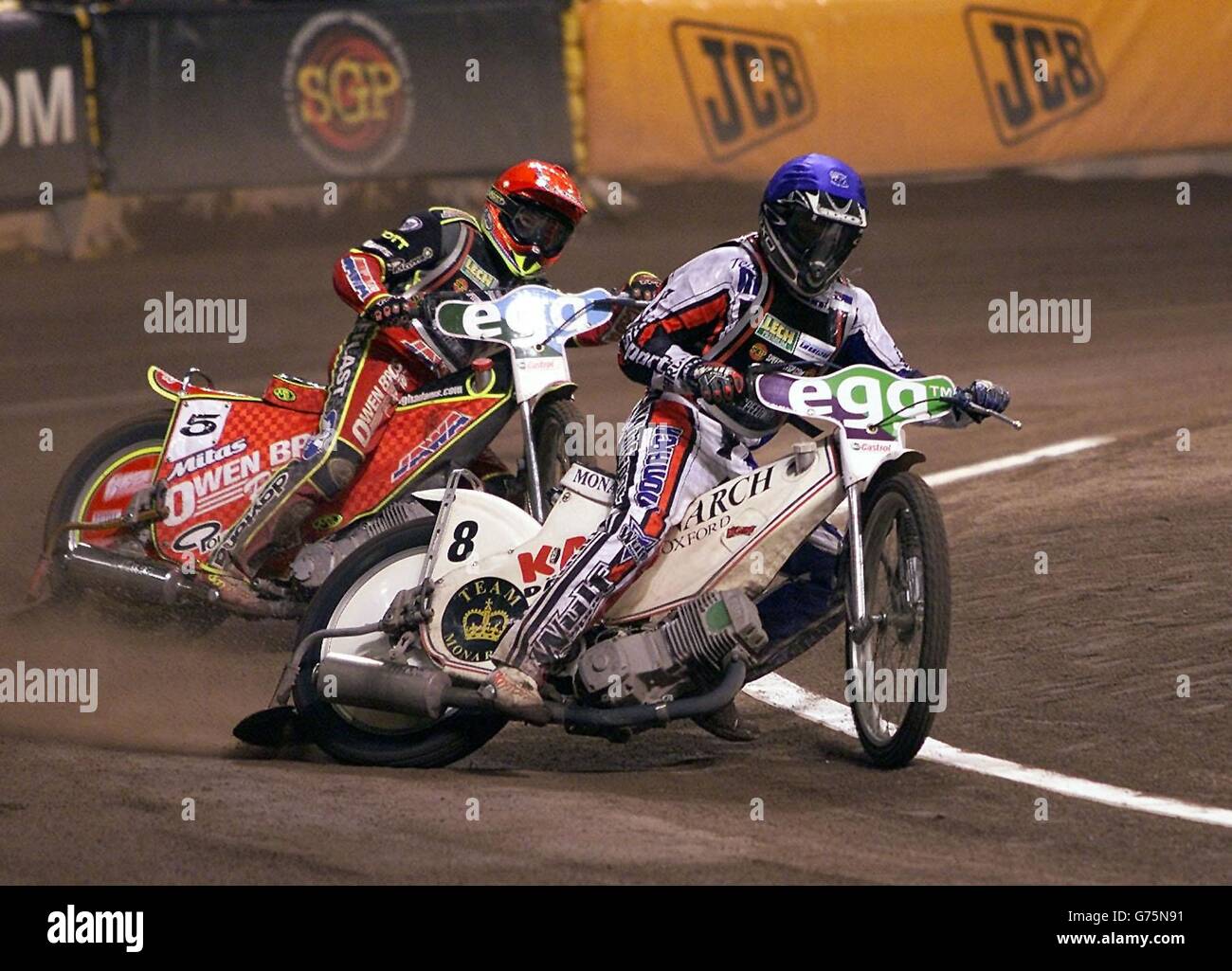 Todd Wiltshire (No 8) leads Leigh Adams (No 5) during the FIM Egg British Speedway Grand Prix at the Millennium Stadium, Cardiff. Stock Photo