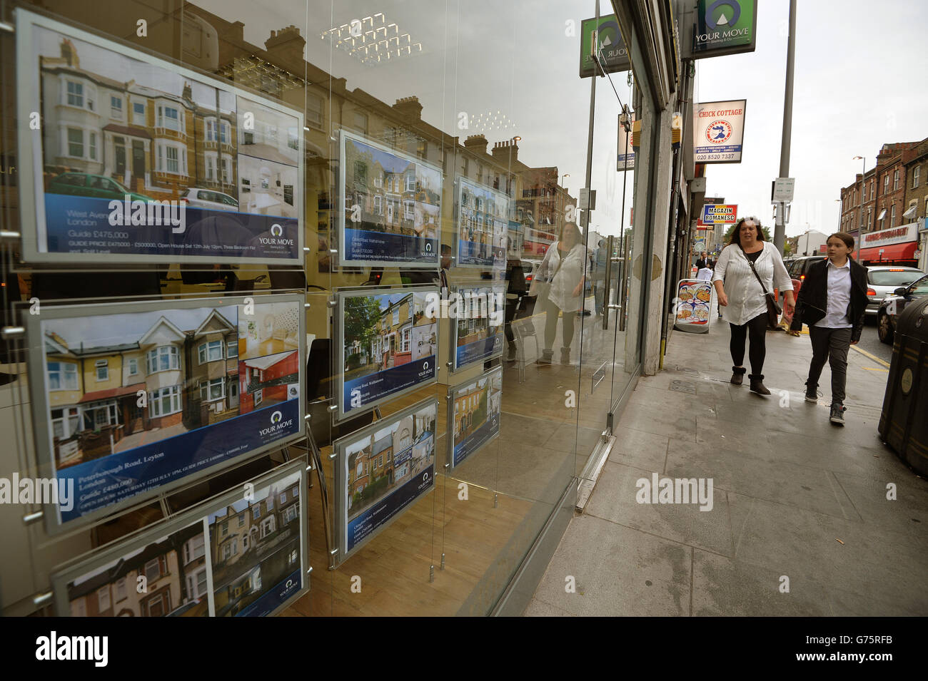 Housing market stock. An estate agents office in Hoe Street