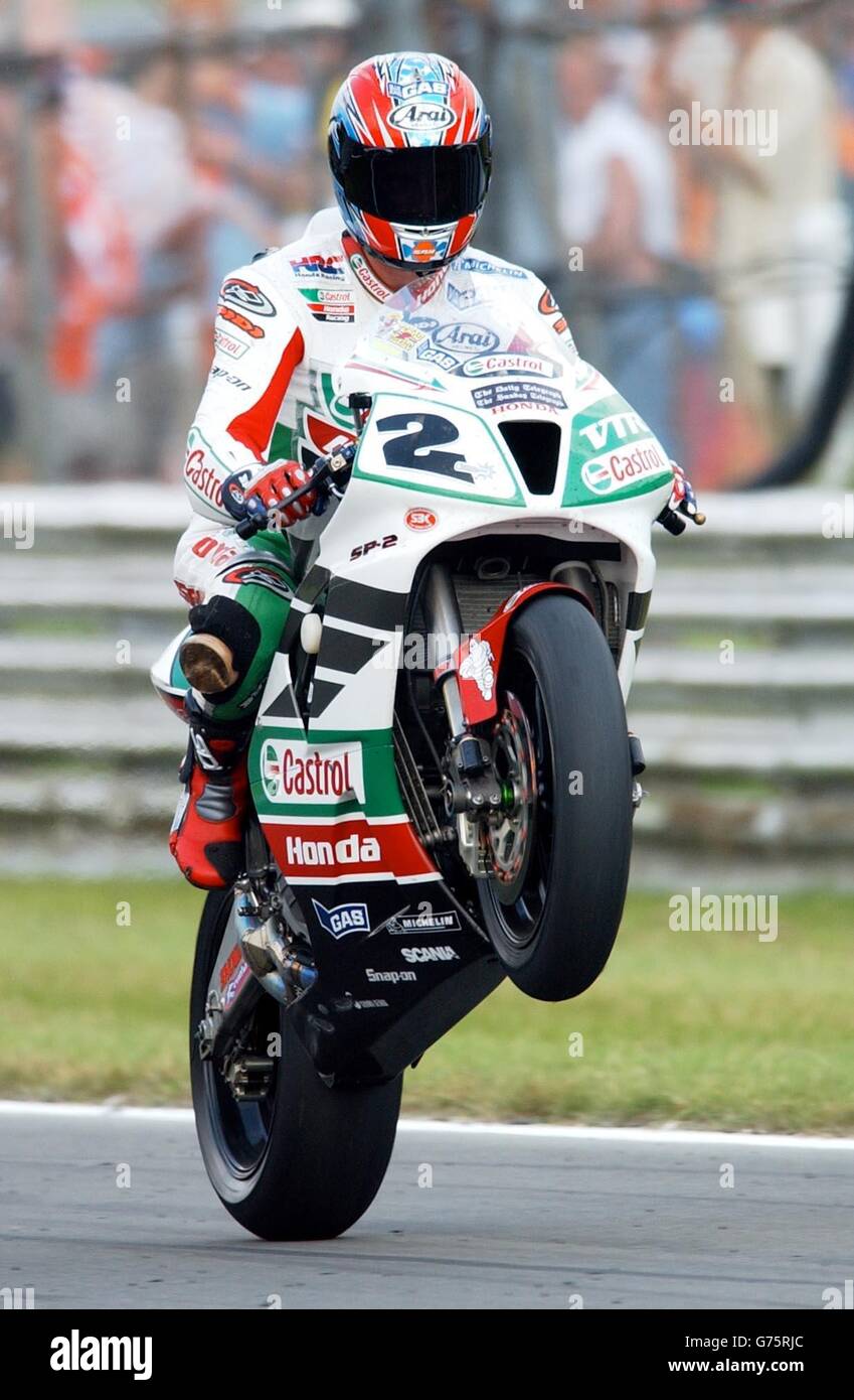 World Super bikes Championship at Brands Hatch, Kent UK. Race 1 and 2 winner Colin Edwards of America celebrates his race wins with a wheelie on his victory lap. Stock Photo