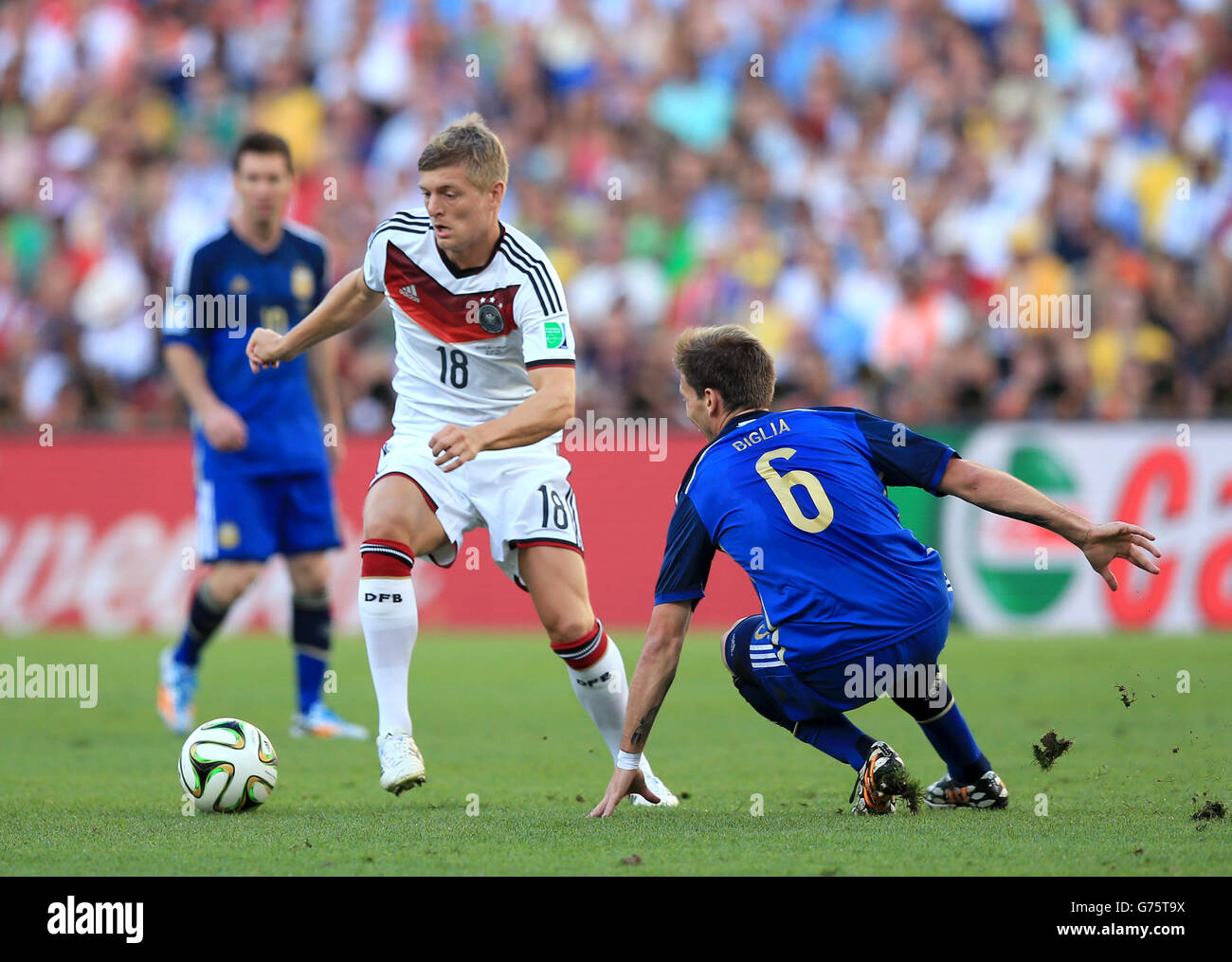 Soccer - FIFA World Cup 2014 - Final - Germany v Argentina - Estadio do Maracana. Germany's Toni Kroos (left) and Argentina's Lucas Biglia battle for the ball Stock Photo
