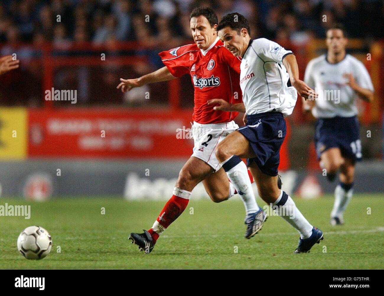 Tottenham Hotspur's Matthew Etherington battles for the ball with Charlton Athletic's Radostin Kishishev (left) during the FA Barclaycard Premiership game at The Valley, London.Tottenham Hotspur defeated Charlton Athletic 1-0. Stock Photo