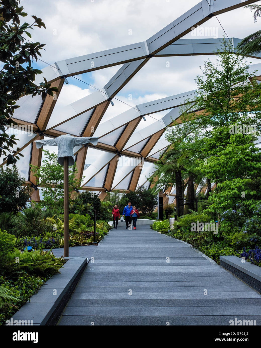 Crossrail Place roof garden on top of New Crossrail Railway Station Building, London, Canary Wharf Stock Photo