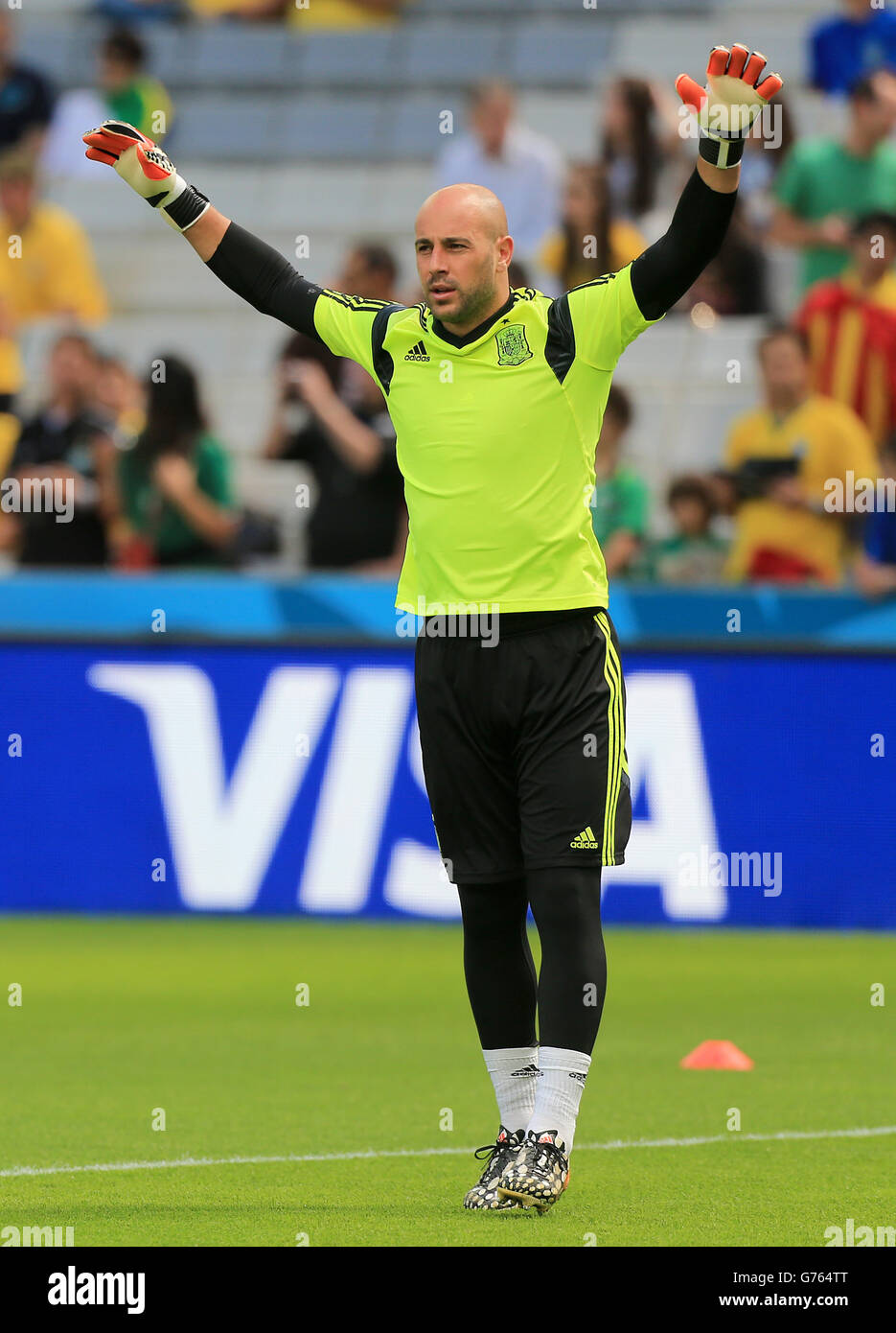 Soccer - FIFA World Cup 2014 - Group B - Australia v Spain - Arena da Baixada. Spain goalkeeper Pepe Reina Stock Photo