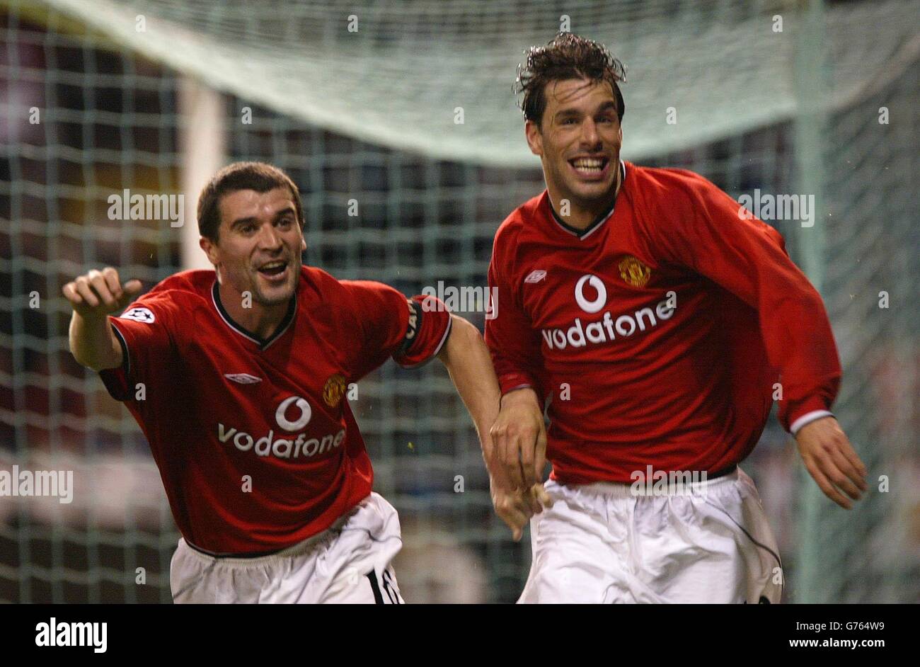Manchester United's Ruud Van Nistelrooy (right) celebrates his goal against Deportivo La Coruna with Roy Keane, during their Champions League match in La Coruna. Stock Photo